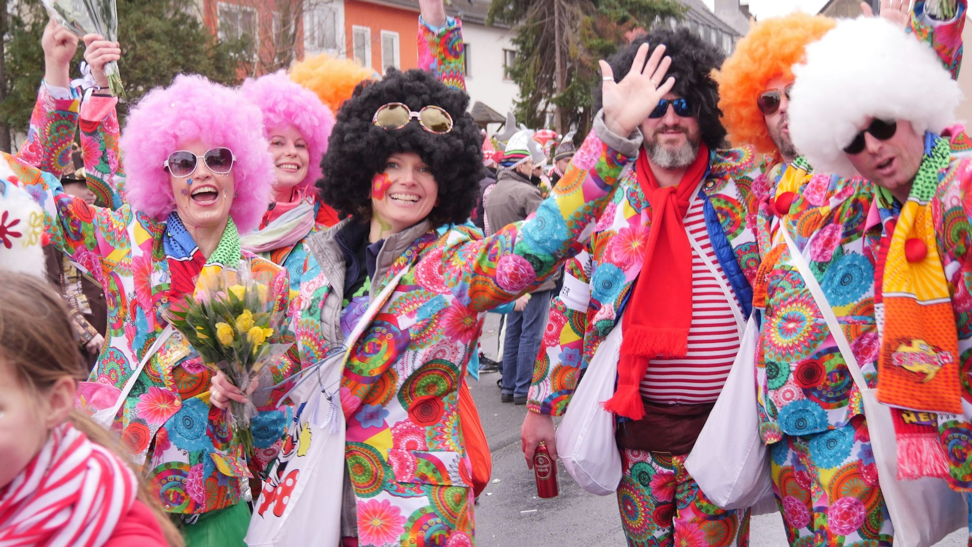 Jecke Stimmung beim Veedelszoch Köln-Brück