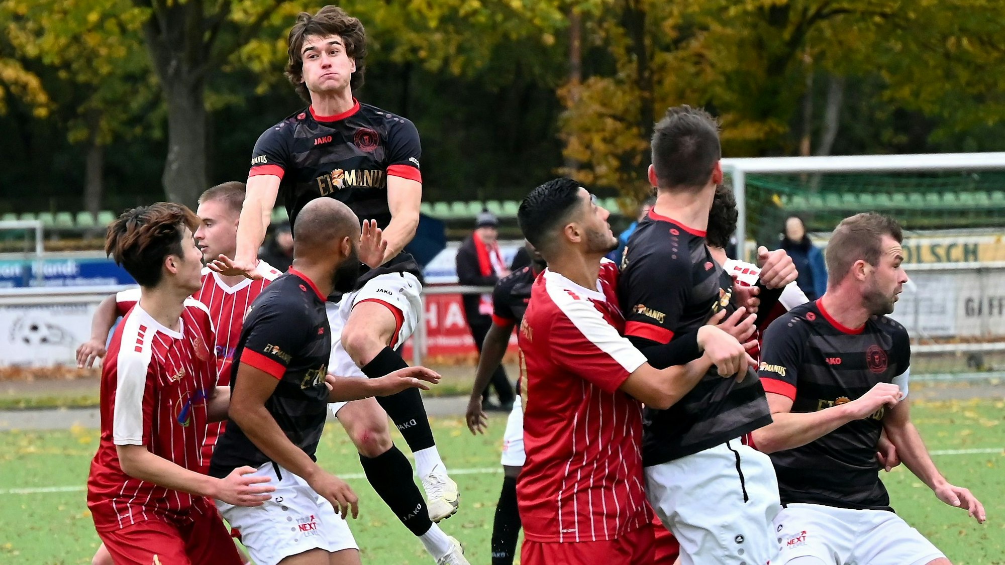 05.11.2023,-Fussball-SpVg. Porz - Fortuna Köln II
mitte oben: Ihor Liubashov (Porz)
Foto: Uli Herhaus