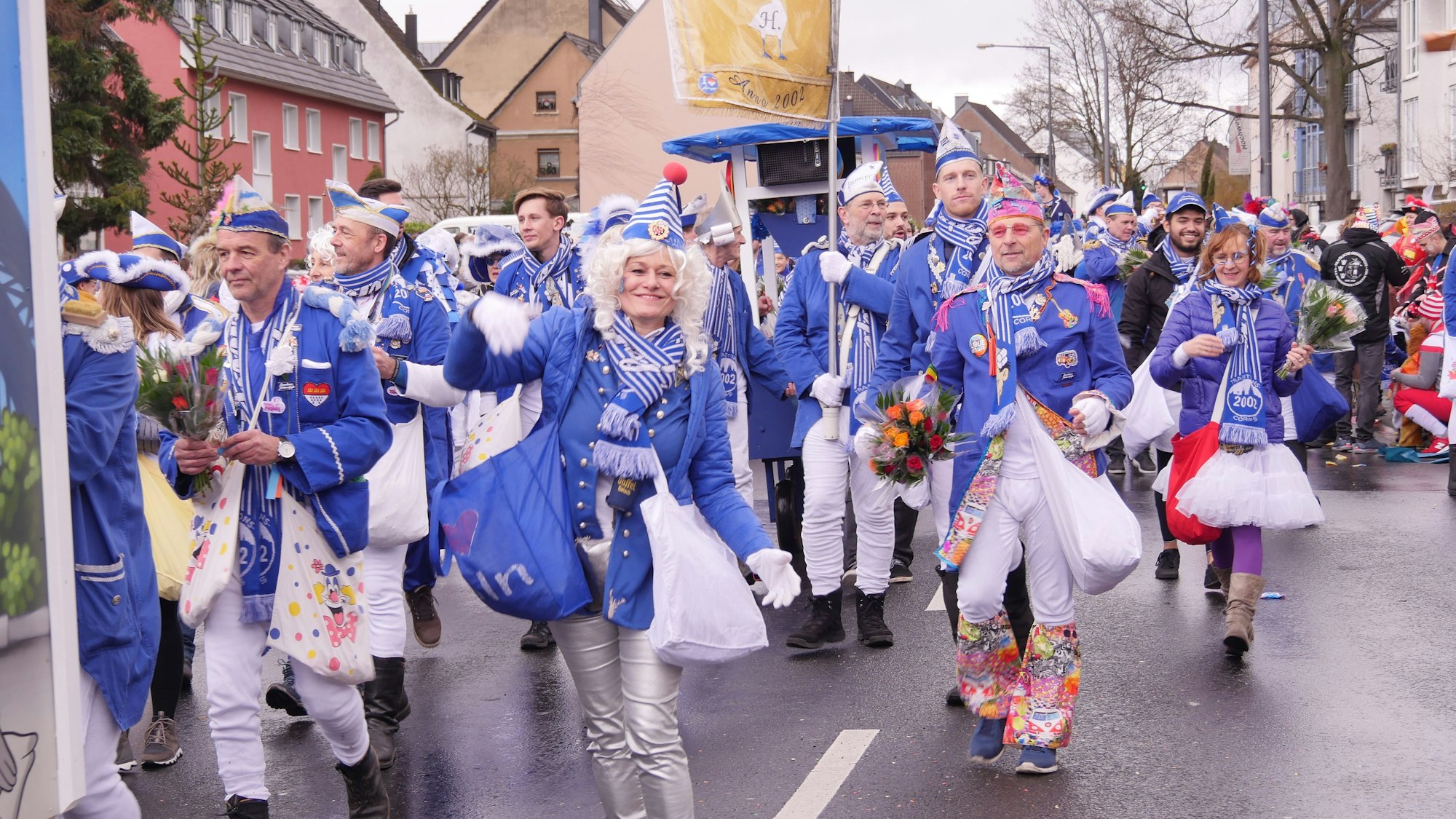Jecke Stimmung beim Veedelszoch Köln-Brück