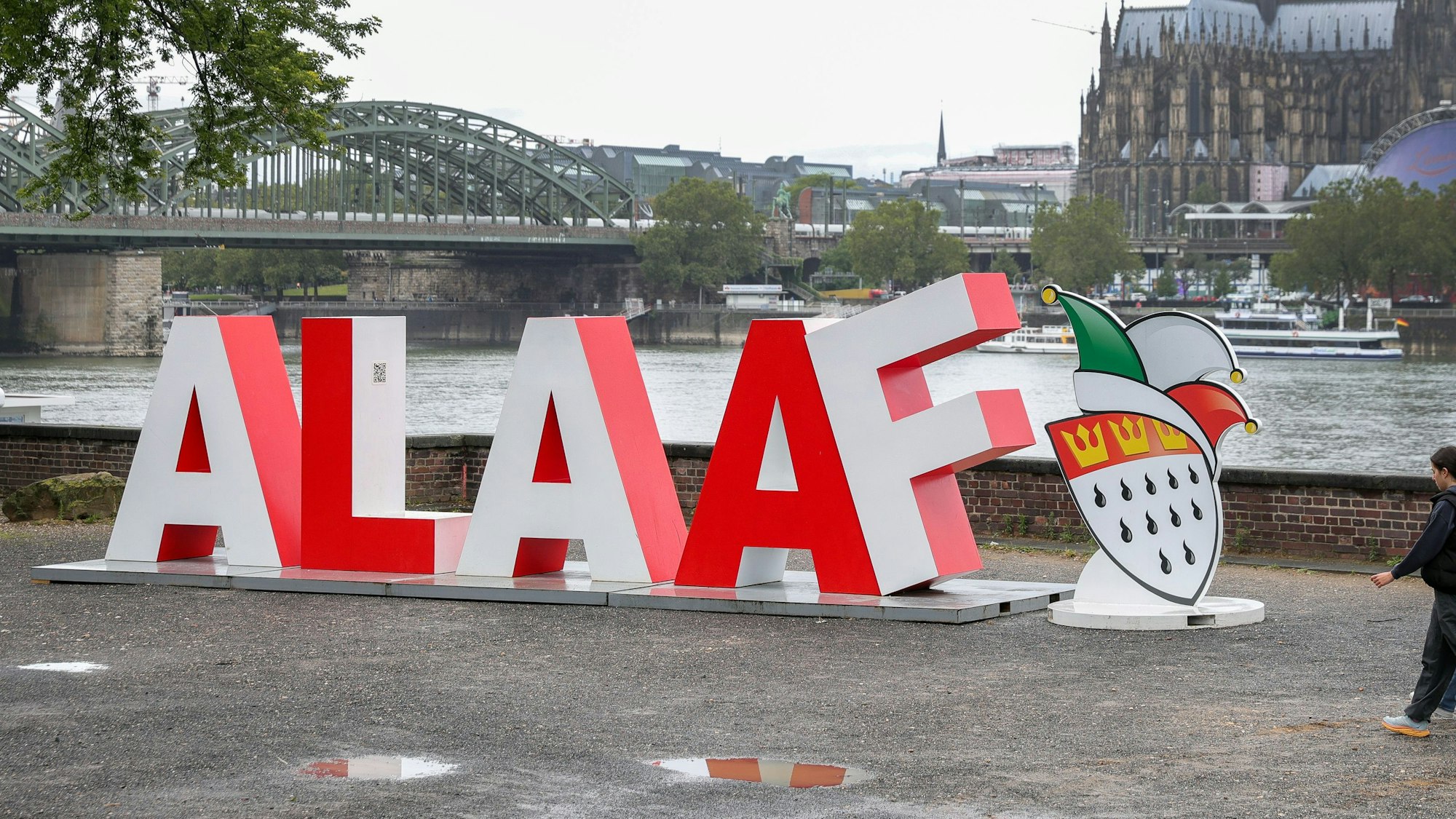 Alaaf-Schriftzug am Kennedy-Ufer