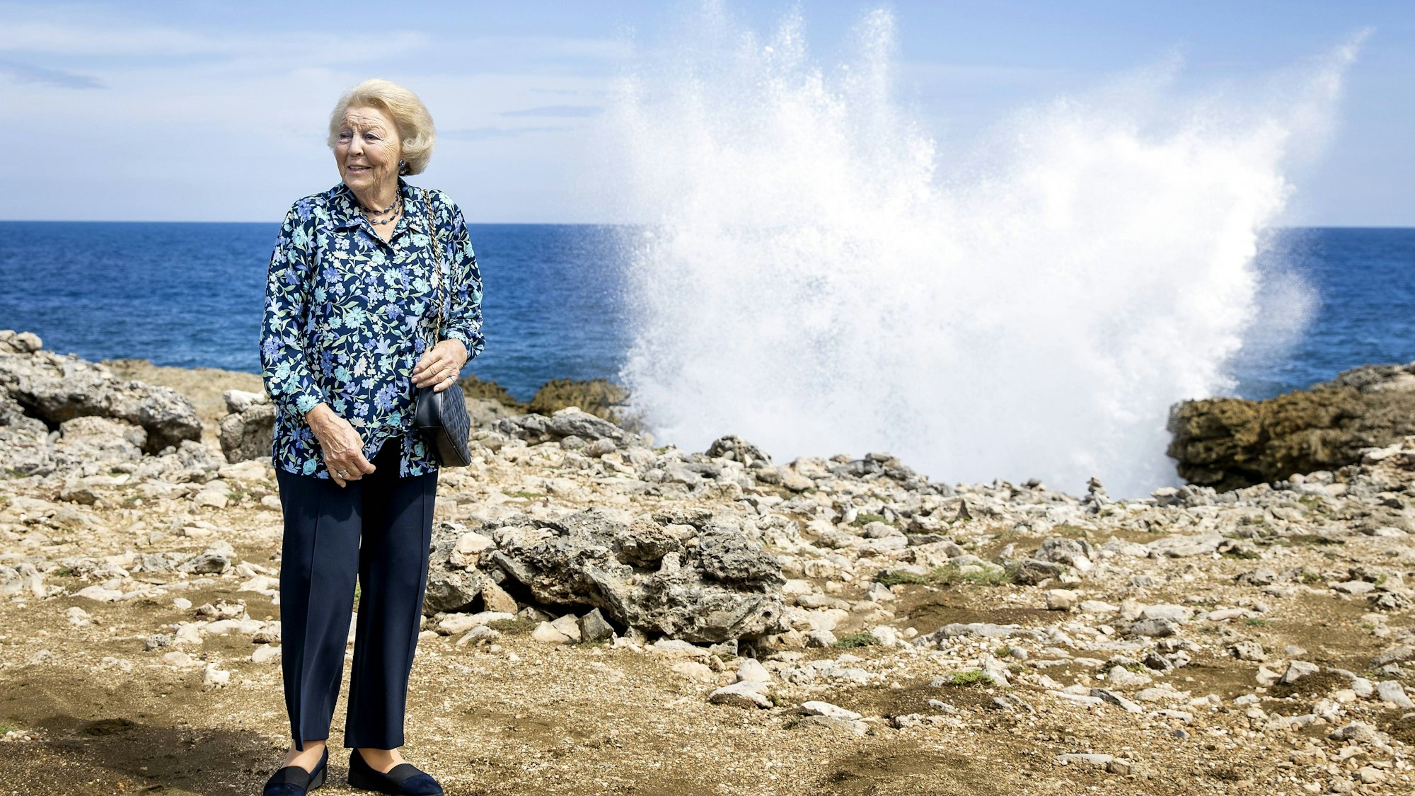 Prinzessin Beatrix beim Besuch des Nationalparks Shete Boka. Der Schutz der Ökosysteme und soziale Initiativen stehen im Mittelpunkt des Besuchs von Prinzessin Beatrix auf Curaçao und Aruba.