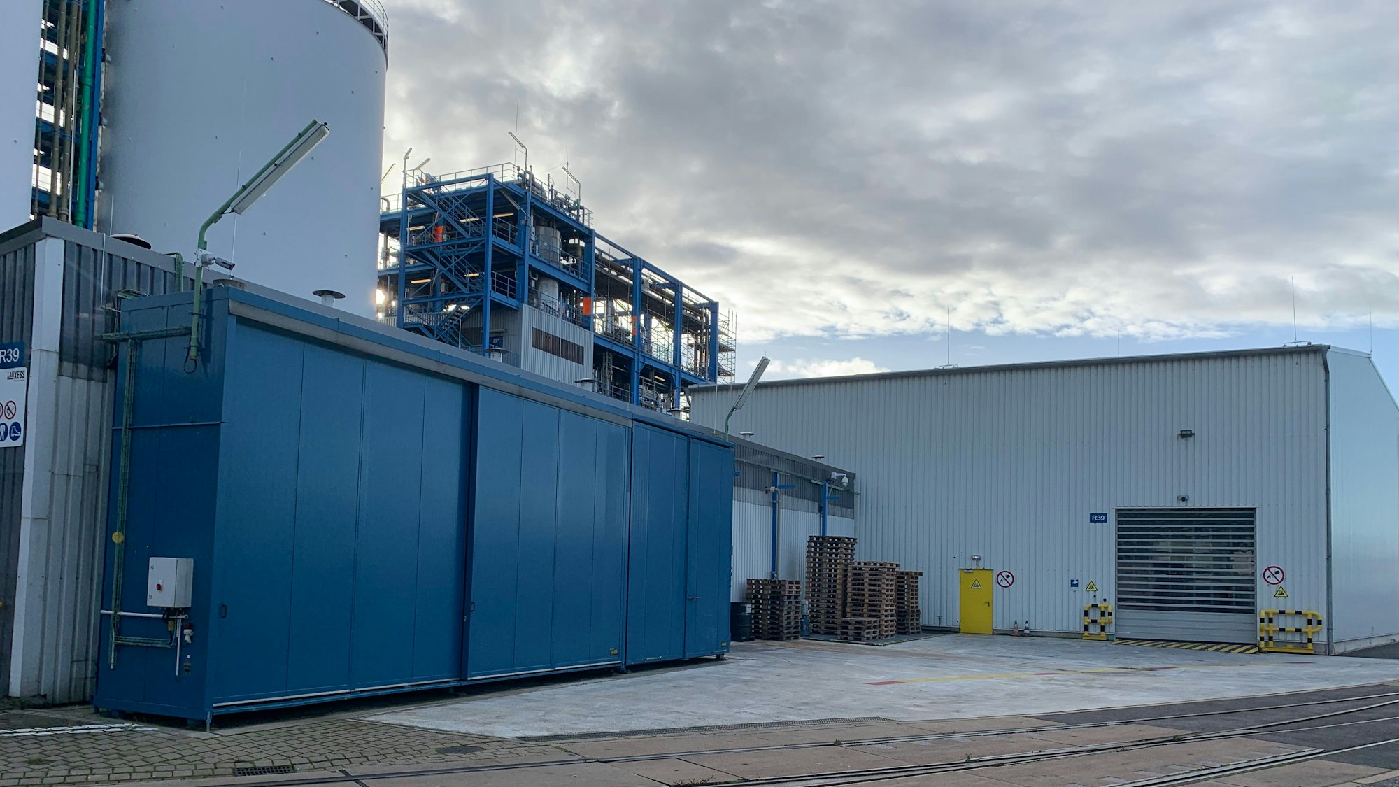 Blick auf den Phosphorchloride-Betrieb von Lanxess im Chempark Leverkusen