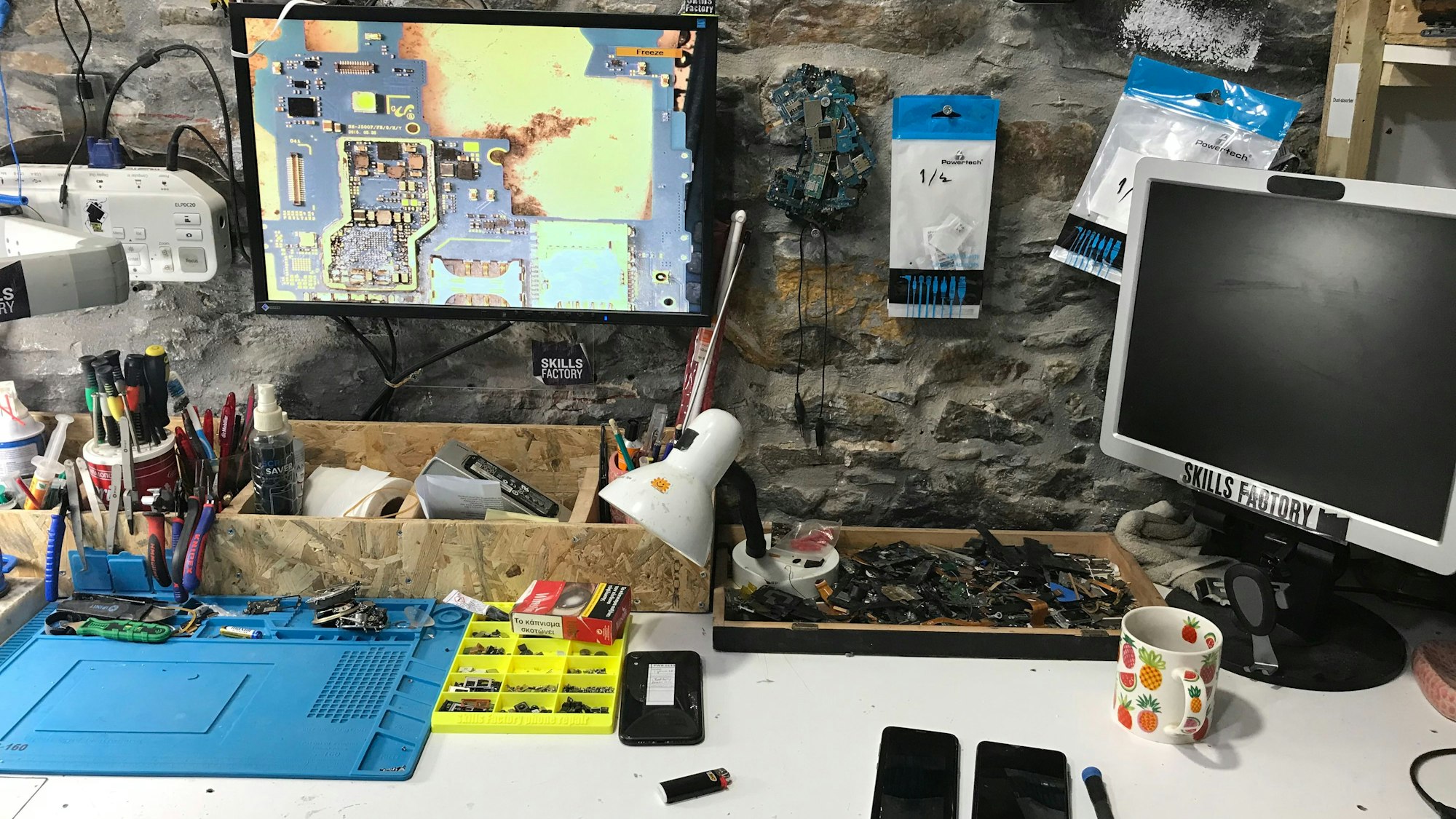 Zu sehen ist ein Arbeitsplatz der NGO „Skills factory“ auf der griechischen Insel Samos.