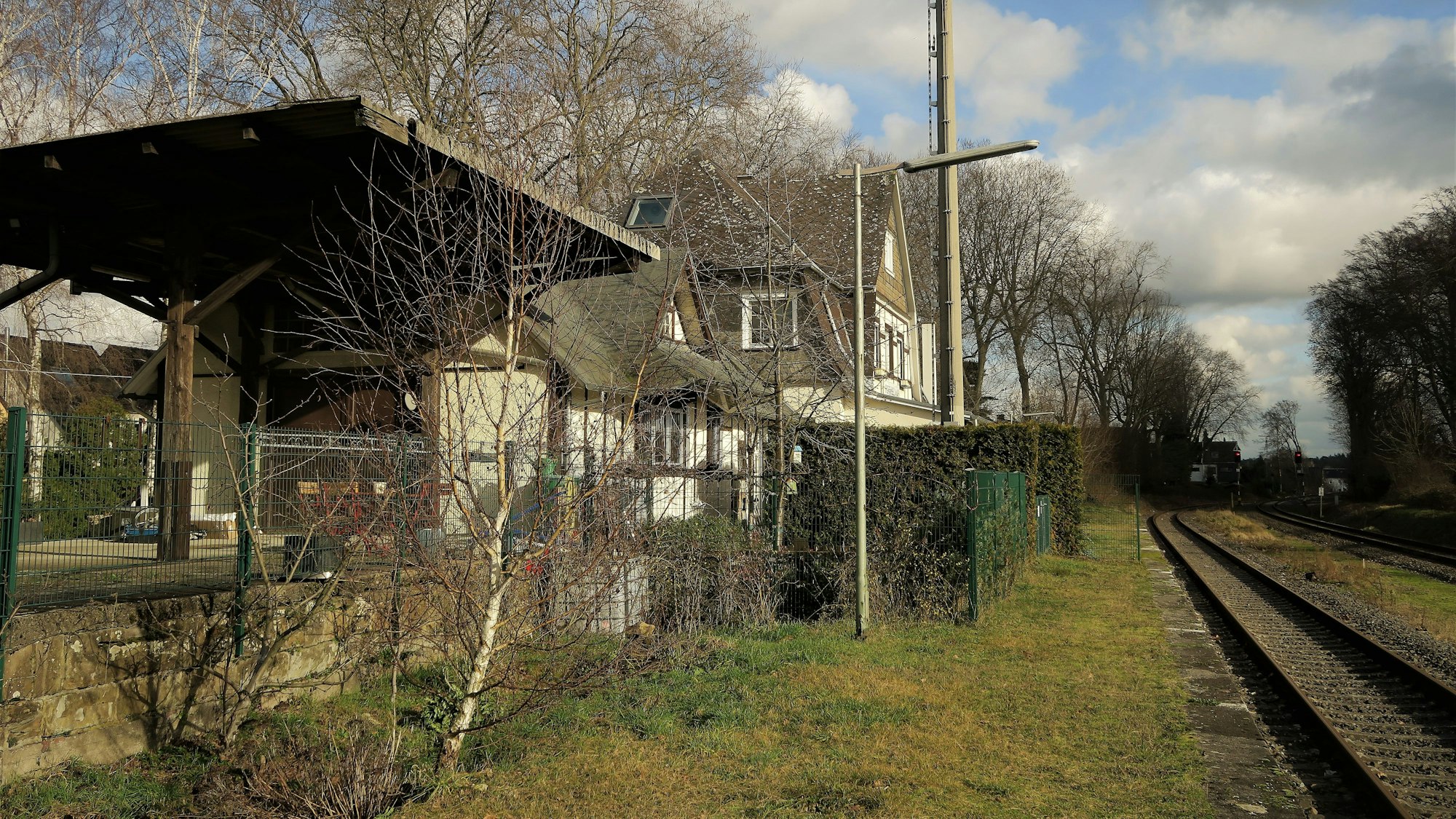 Der alte Bahnhof von Rath-Heumar an der Wikinger Straße