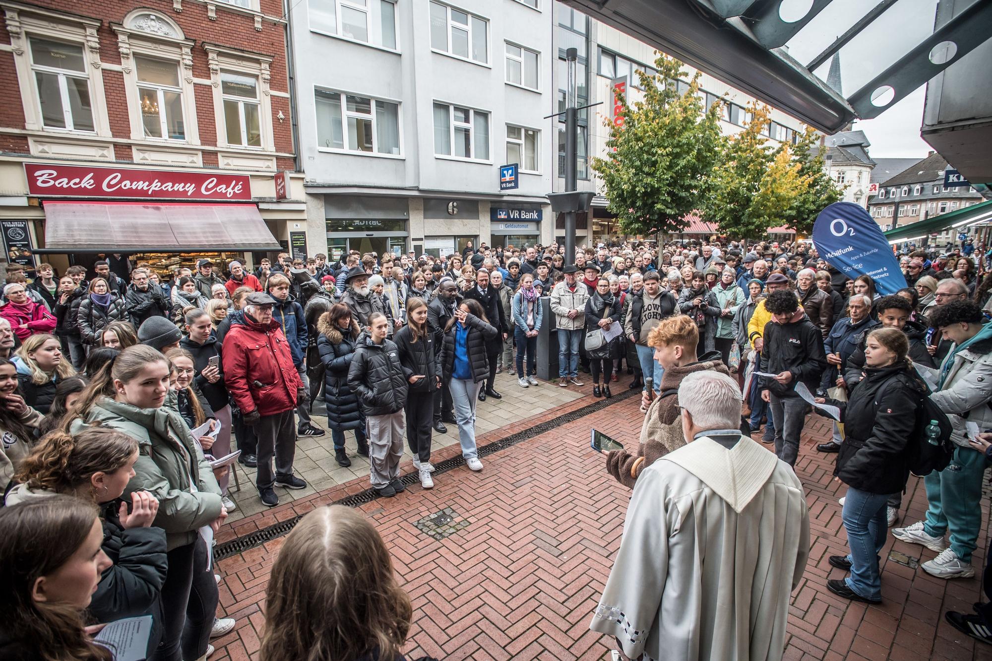 Die Gedenkveranstaltung der Stadt zum 9. Novermber war in diesem Jahr besonders gut besucht.