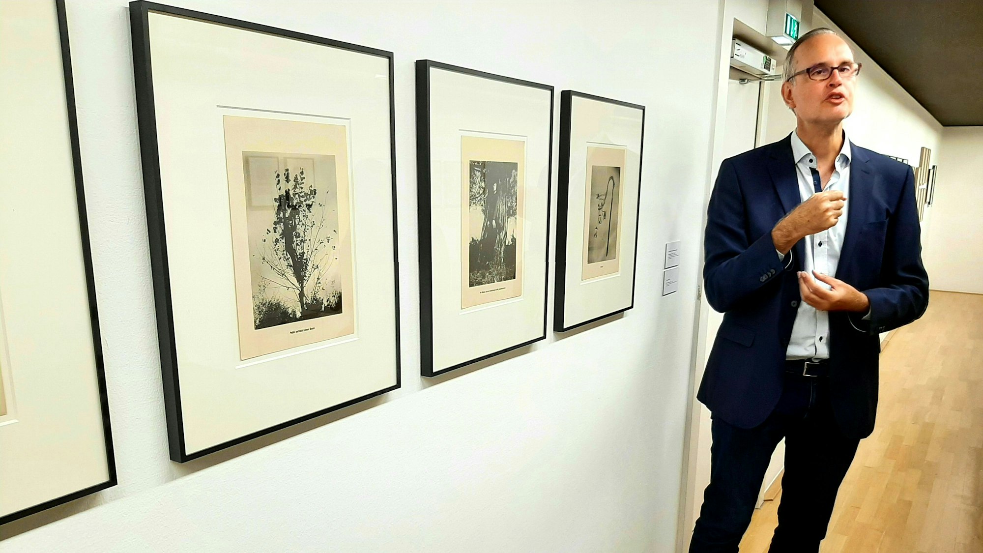 Ausstellung "Höhere Wesen befehlen" mit Arbeiten von Sigmar Polke in Museum Morsbroich, kuratiert von Fritz Emslander.