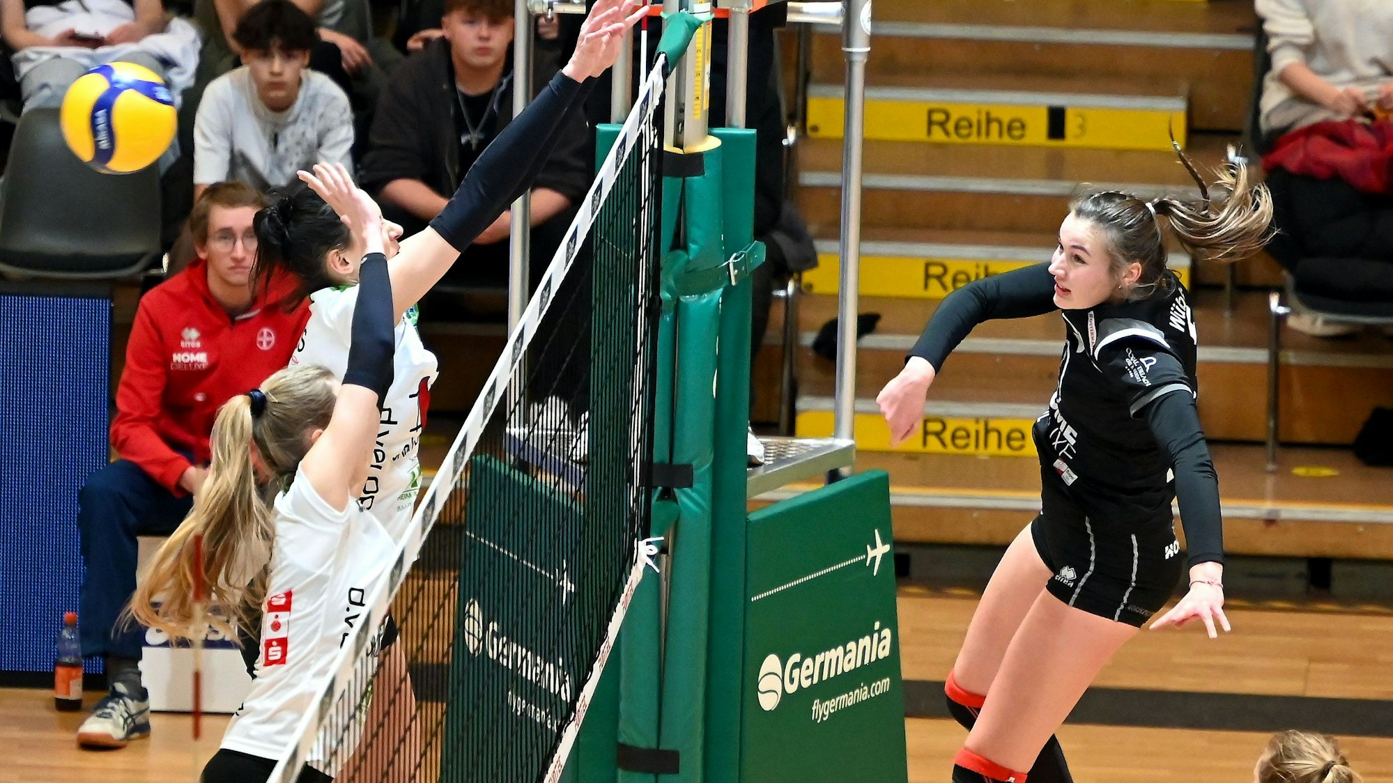 21.01.2023,Volleyball-Bayer Leverkusen-Borken
rechts: Clara Wübbeke (Bayer)
Foto: Uli Herhaus