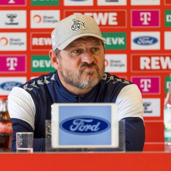 Steffen Baumgart auf der Pressekonferenz vor dem Heimspiel gegen den fC Augsburg. (Symbolbild)