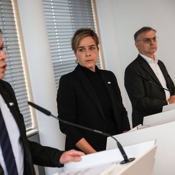 Der Präsident der IHK NRW Ralf Stoffels (links) und NRW-Wirtschaftsministerin Mona Neubaur begrüßen die vom Bund geplante Senkung der Stromsteuer für Unternehmen.