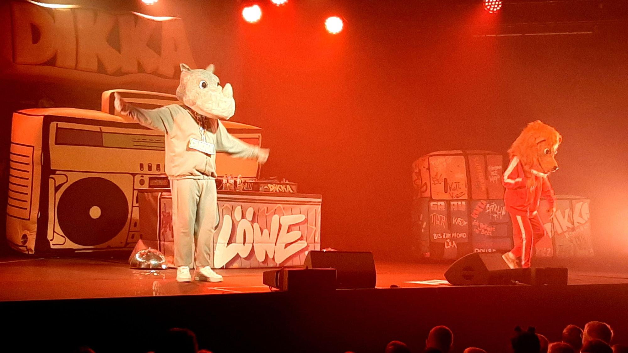 Zu sehen ist ein Konzert von „Dikka“ im Forum bei den Leverkusener Jazztagen.