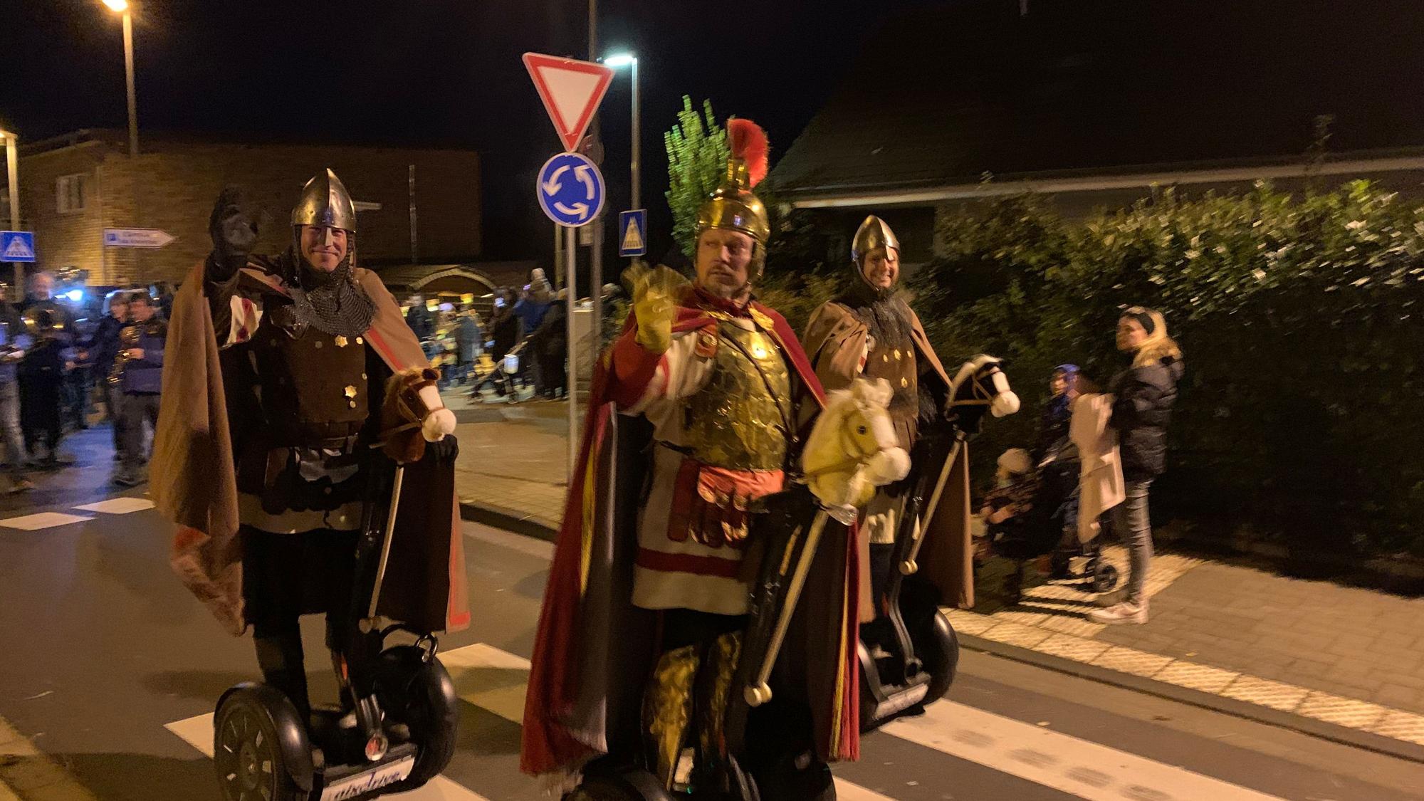 Das erste Mal ist sankt Martin auf einem Segway unterwegs.