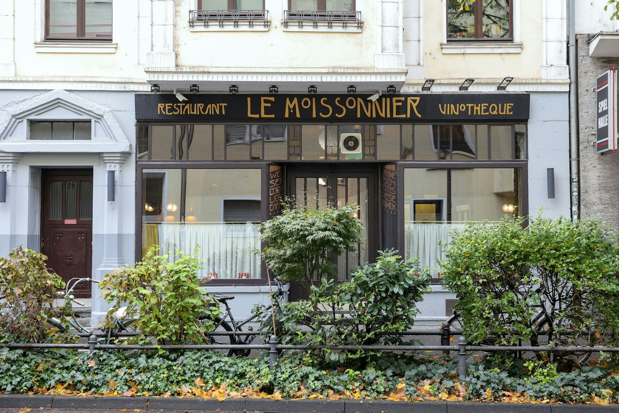 Von außen: „Le Moissonnier Bistro“