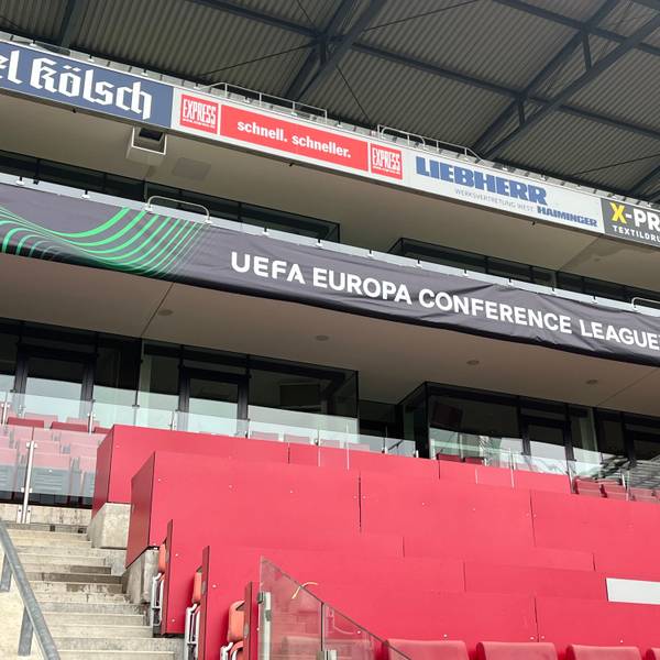Blick auf einen Teil der Medientribüne des Rhein-Energie-Stadions in der Saison 2022/23, in der der FC in der Conference League antrat.