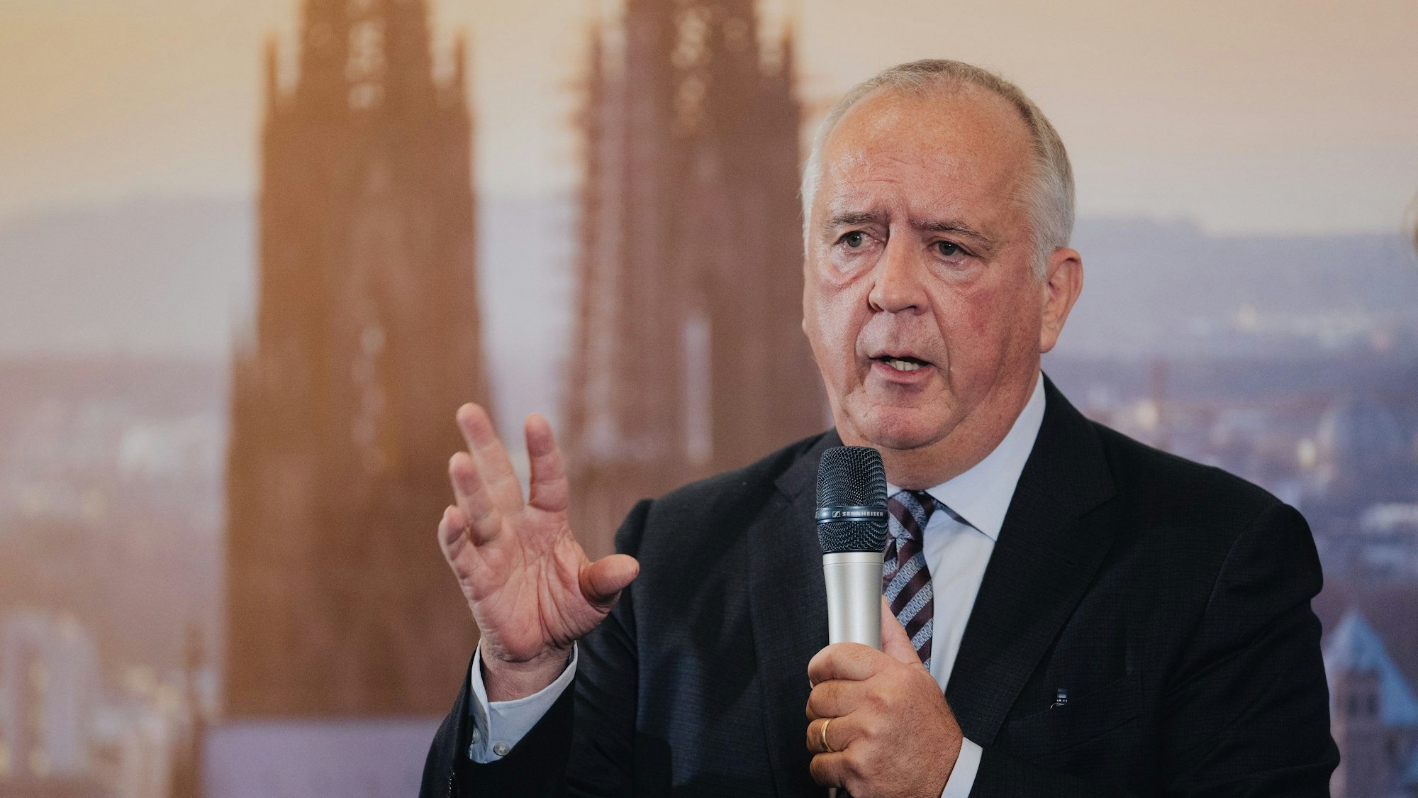 Gunnar Herrmann, Vorstandsvorsitzender von Arbeitgeber Köln, spricht beim Arbeitgebertag 2023.