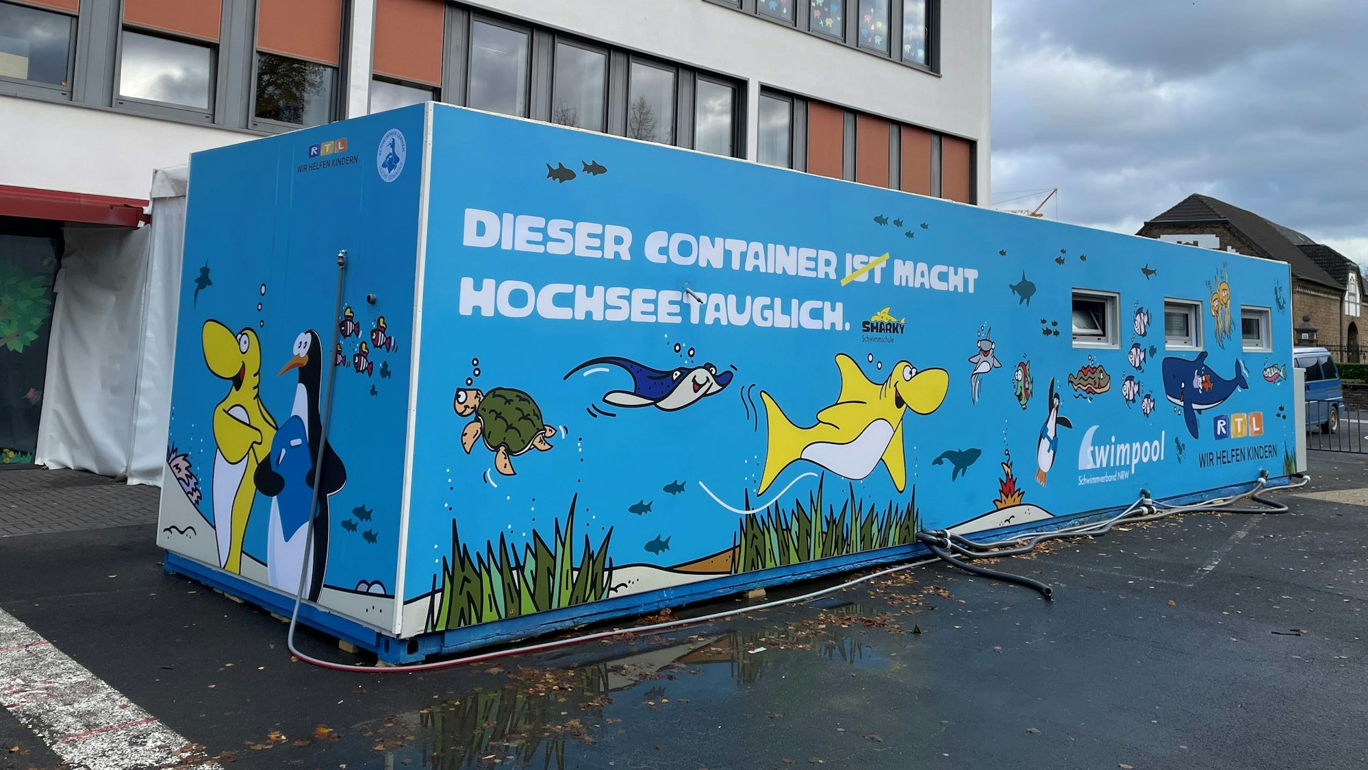 Ein mobiler Schwimm-Container wie dieser soll auch in Köln zum Einsatz kommen.