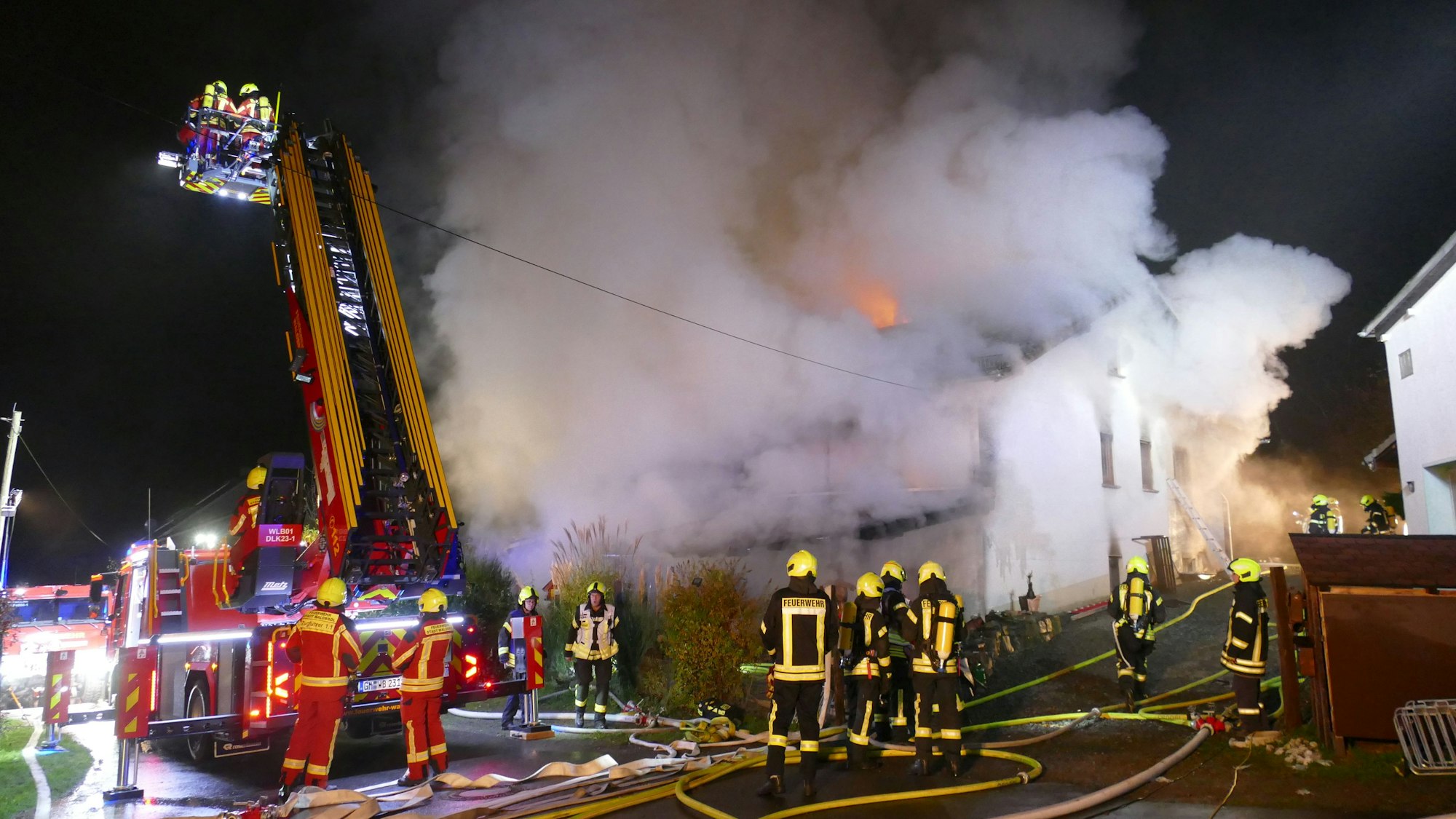Feuerwehrleute im Einsatz.