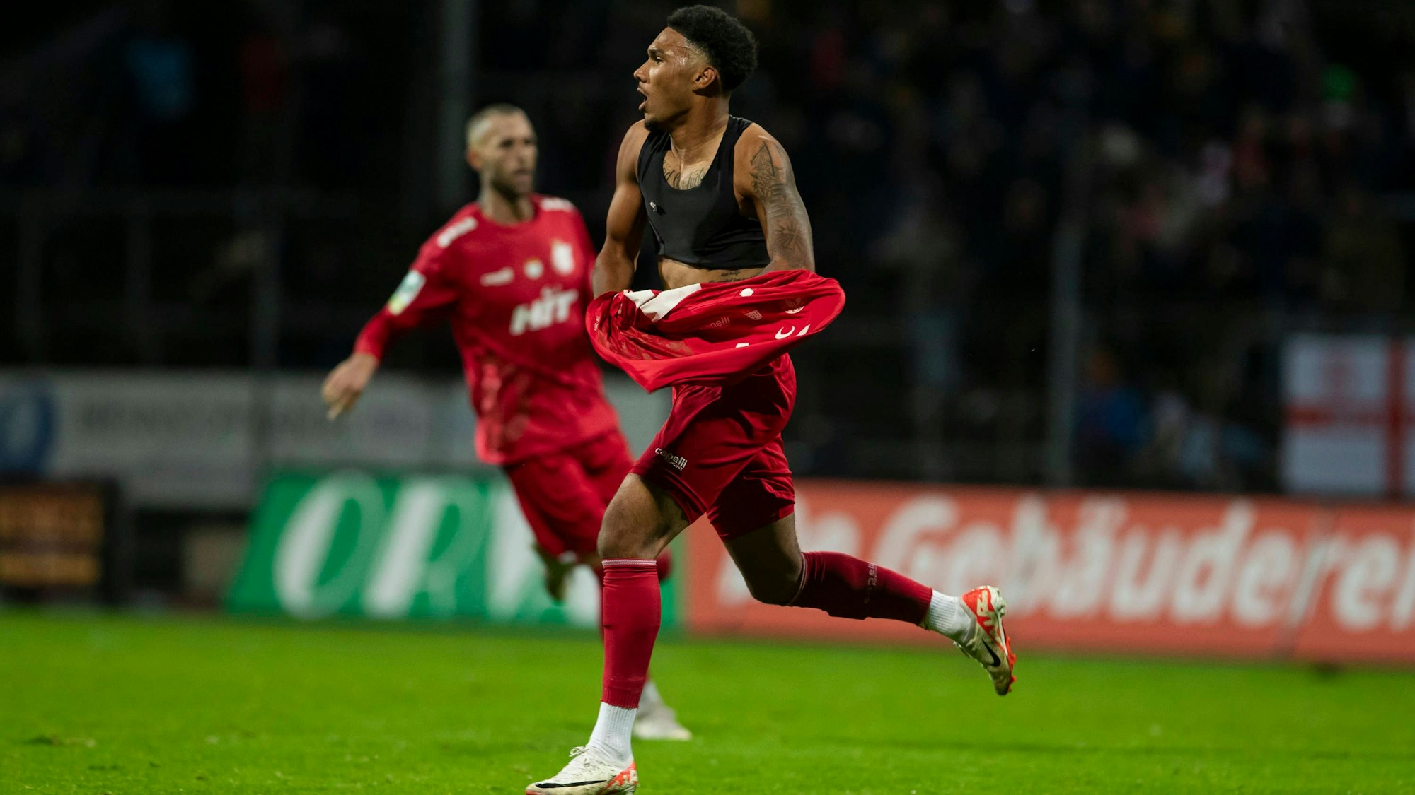 Regionalliga West, Fortuna Koeln - Borussia Moenchengladbach U23, 10.11.2023 Kingsley Sarpei Fortuna Koeln, 7 bejubelt sein Tor zum 4:3 Endstand. Regionalliga West, Fortuna Koeln - Borussia Moenchengladbach U23, 15. Spieltag, am 10.11.2023, Suedstadion, Koeln DFL regulations prohibit any use of photographs as image sequences and/or quasi-video *** Regionalliga West, Fortuna Koeln Borussia Moenchengladbach U23, 10 11 2023 Kingsley Sarpei Fortuna Koeln, 7 celebrates his goal for the 4 3 final score Regionalliga West, Fortuna Koeln Borussia Moenchengladbach U23, 15 Matchday, on 10 11 2023, Suedstadion, Koeln DFL regulations prohibit any use of photographs as image sequences and or quasi video Copyright: xBEAUTIFULxSPORTS/Meuselx