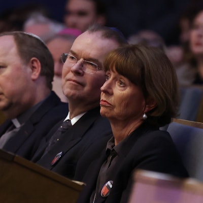 Kölns OB Henriette Reker und weitere Teilnehmer bei der Gedenkveranstaltung