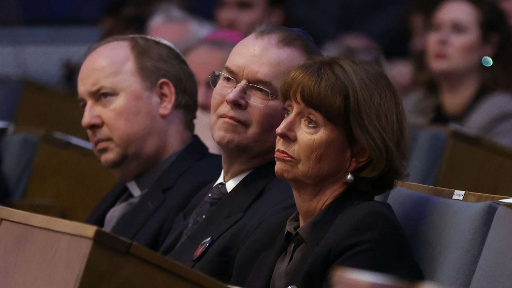 Kölns OB Henriette Reker und weitere Teilnehmer bei der Gedenkveranstaltung