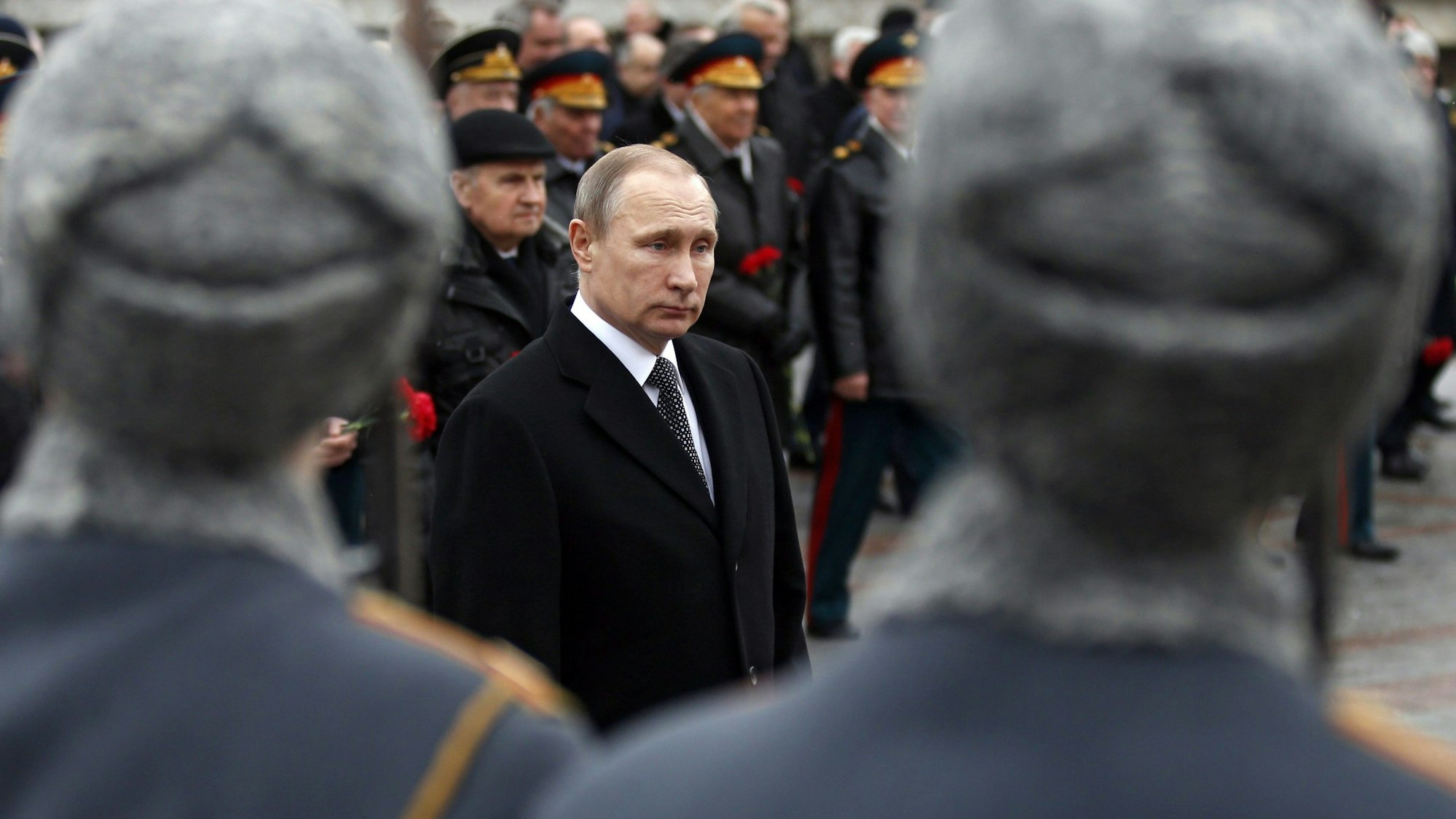 Russlands Präsident Wladimir Putin bei einer Militärzeremonie. Russische Kriegsgefangene haben den Kremlchef scharf kritisiert. (Archivbild)