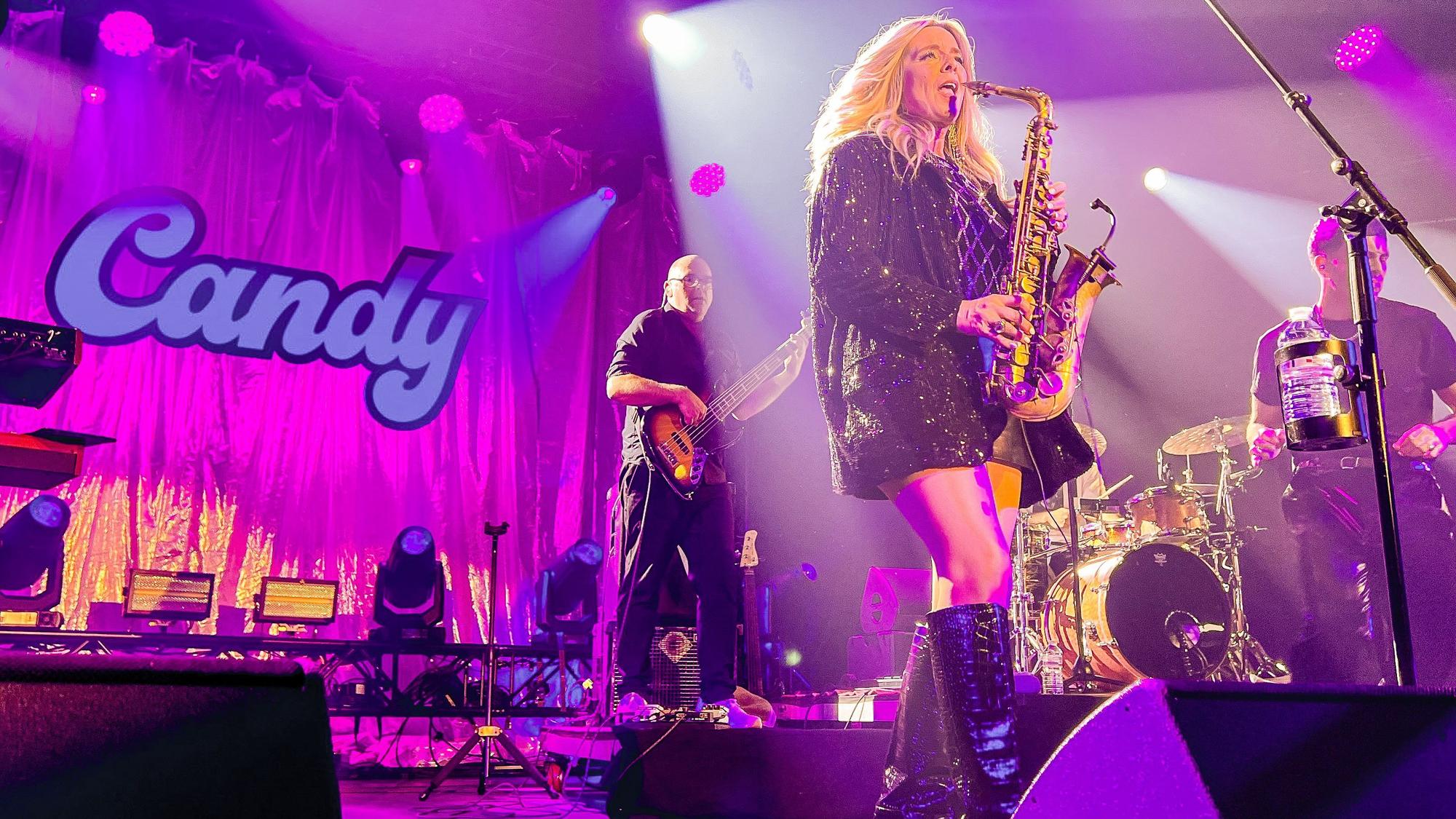 Candy Dulfer auf einer Bühne