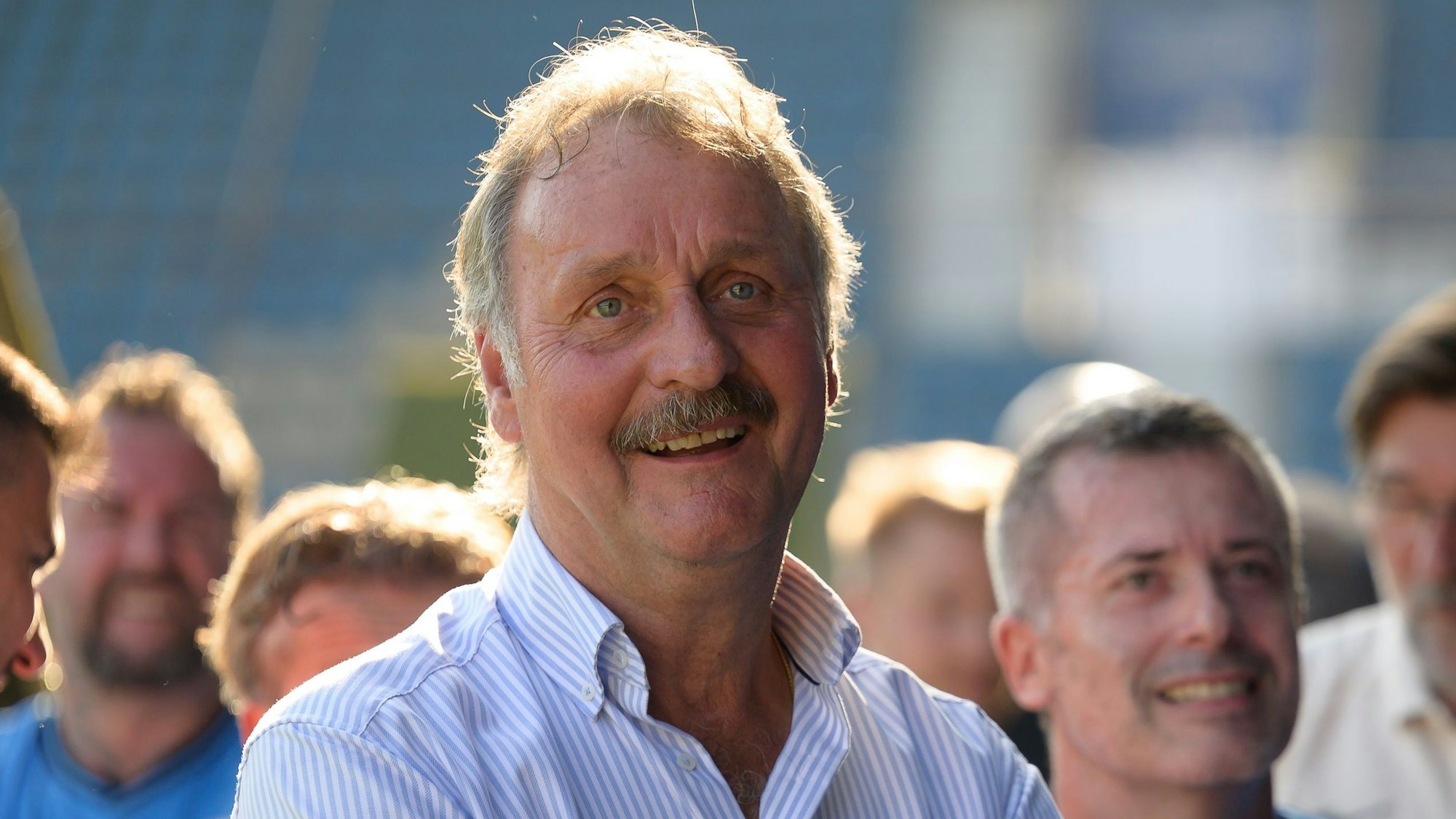 Peter Neururer beim Spiel VfL Bochum gegen Ü40 Stadtauswahl am Samstag, den 9. September 2023, im Vonovia Ruhrstadion Bochum. Foto: Uwe Ernst / FUNKE Foto Services