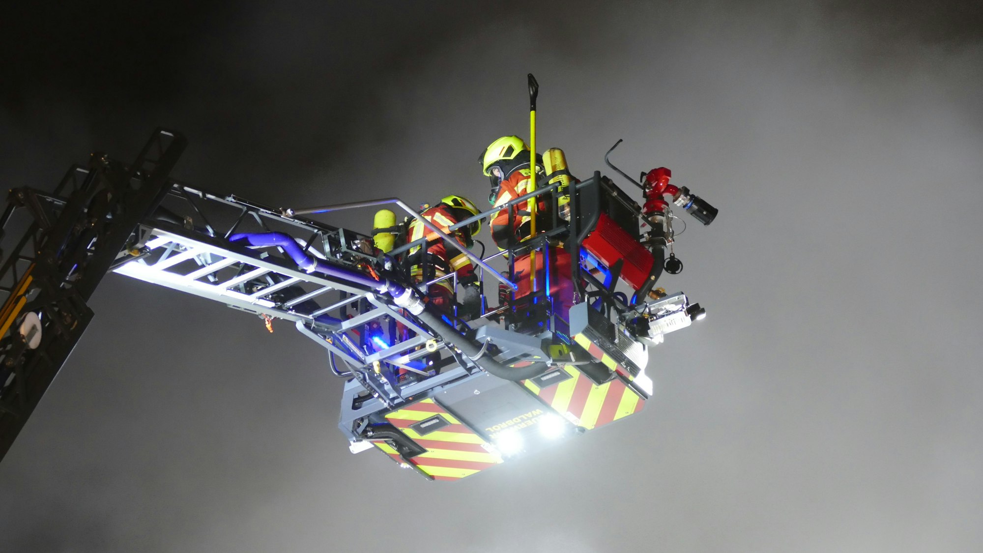 Feuerwehrleute im Einsatz.