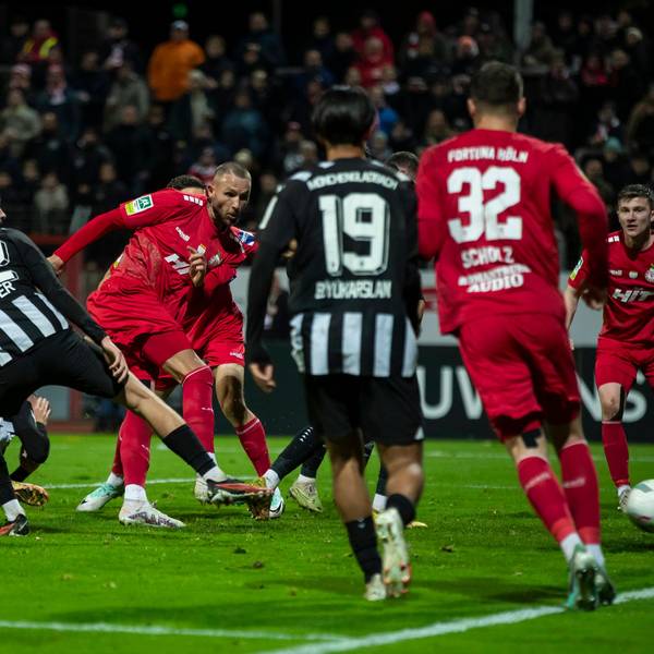 Regionalliga West, Fortuna Koeln - Borussia Moenchengladbach U23, 10.11.2023 Dominik Lanius Fortuna Koeln, 4 erzielt das Tor zum 3:3 Ausgleich. Regionalliga West, Fortuna Koeln - Borussia Moenchengladbach U23, 15. Spieltag, am 10.11.2023, Suedstadion, Koeln DFL regulations prohibit any use of photographs as image sequences and/or quasi-video *** Regionalliga West, Fortuna Koeln Borussia Moenchengladbach U23, 10 11 2023 Dominik Lanius Fortuna Koeln, 4 scores the goal for the 3 3 equalizer Regionalliga West, Fortuna Koeln Borussia Moenchengladbach U23, 15 Matchday, on 10 11 2023, Suedstadion, Koeln DFL regulations prohibit any use of photographs as image sequences and or quasi video Copyright: xBEAUTIFULxSPORTS/Meuselx