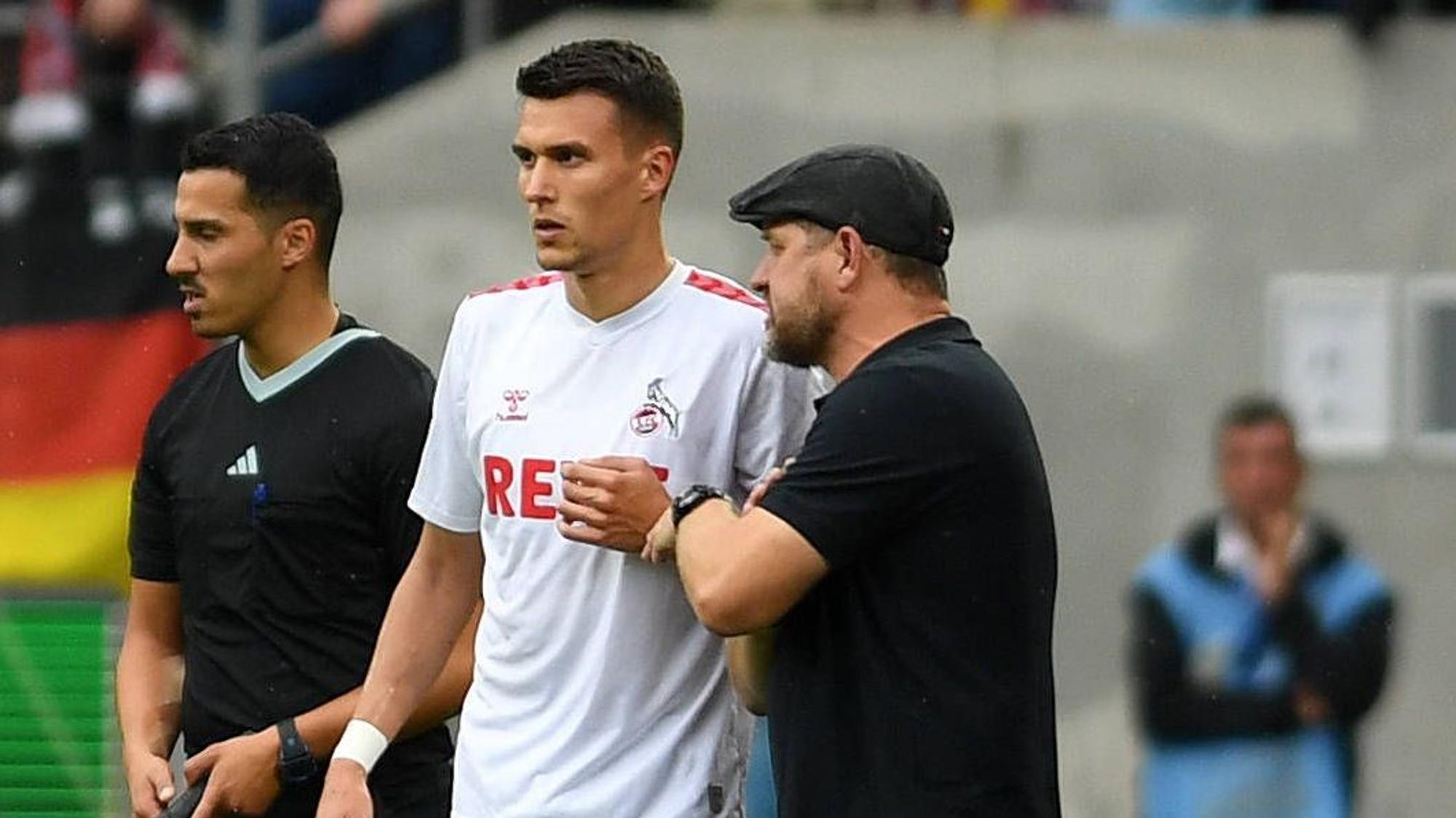 05.08.2023, Koeln, Deutschland, RheinEnergieStadion, 1. FC Koeln vs. FC Nantes - Testspiel, Dejan Ljubicic 1. FC Köln spricht mit Trainer Steffen Baumgart 1. FC Koeln Foto Ralf Treese, Ralf Treese Koeln RheinEnergieStadion Nordrhein-Westfalen Deutschland *** 05 08 2023, Cologne, Germany, RheinEnergieStadion, 1 FC Cologne vs FC Nantes test match, Dejan Ljubicic 1 FC Cologne talks with coach Steffen Baumgart 1 FC Cologne photo Ralf Treese, Ralf Treese Cologne RheinEnergieStadion North Rhine Westphalia Germany / 521_KOENAN20230805_111 / Treese-521