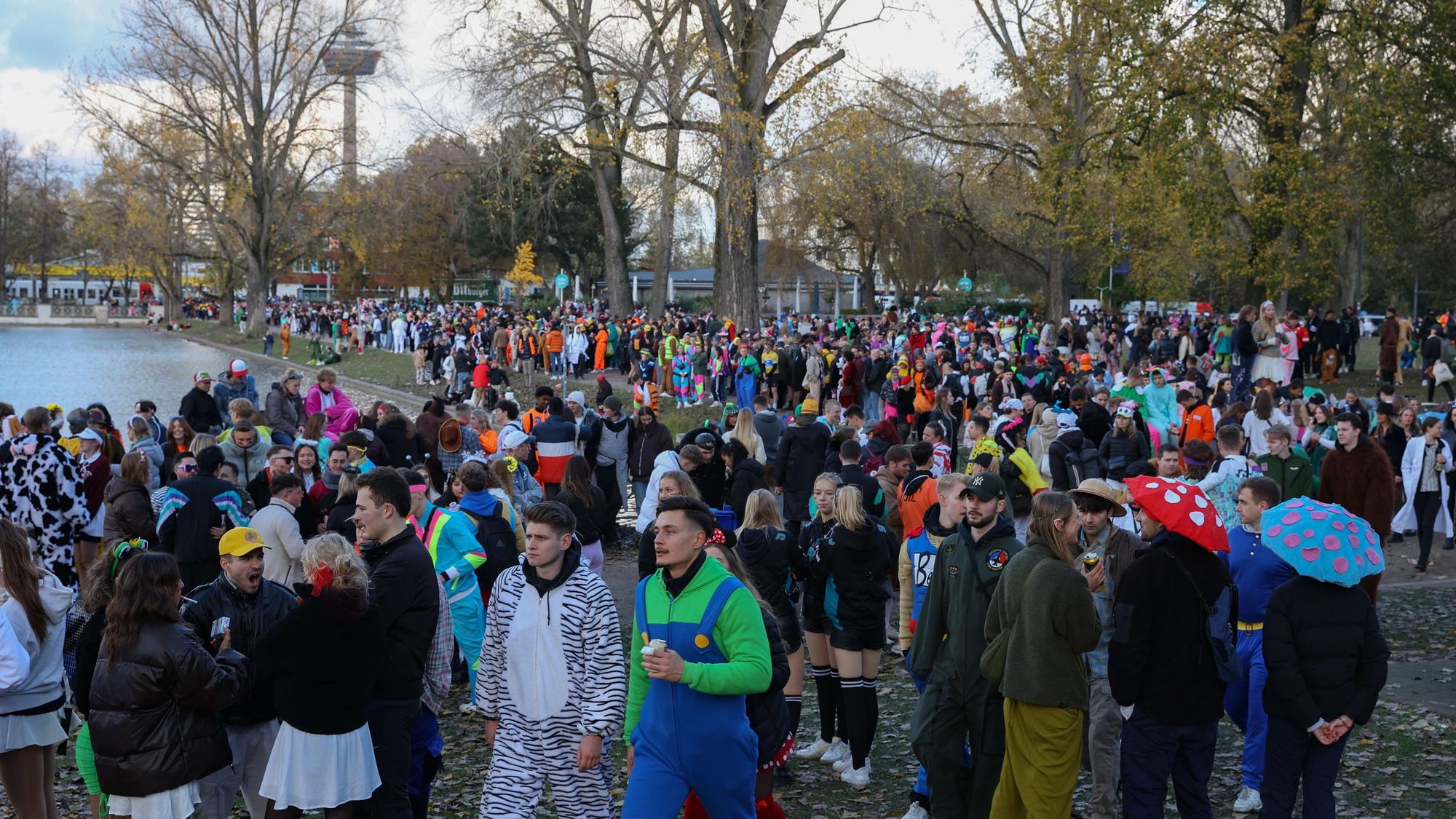 Sessionsauftakt Kölner Karneval
Aachener Weiher als Ausweichsfläche
