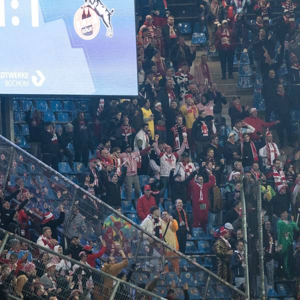 VfL Bochum gegen 1. FC Köln: Einige Plätze sind im Kölner Block leer geblieben, nachdem die aktive Fanszene nach einem Polizeieinsatz geschlossen abgereist ist.