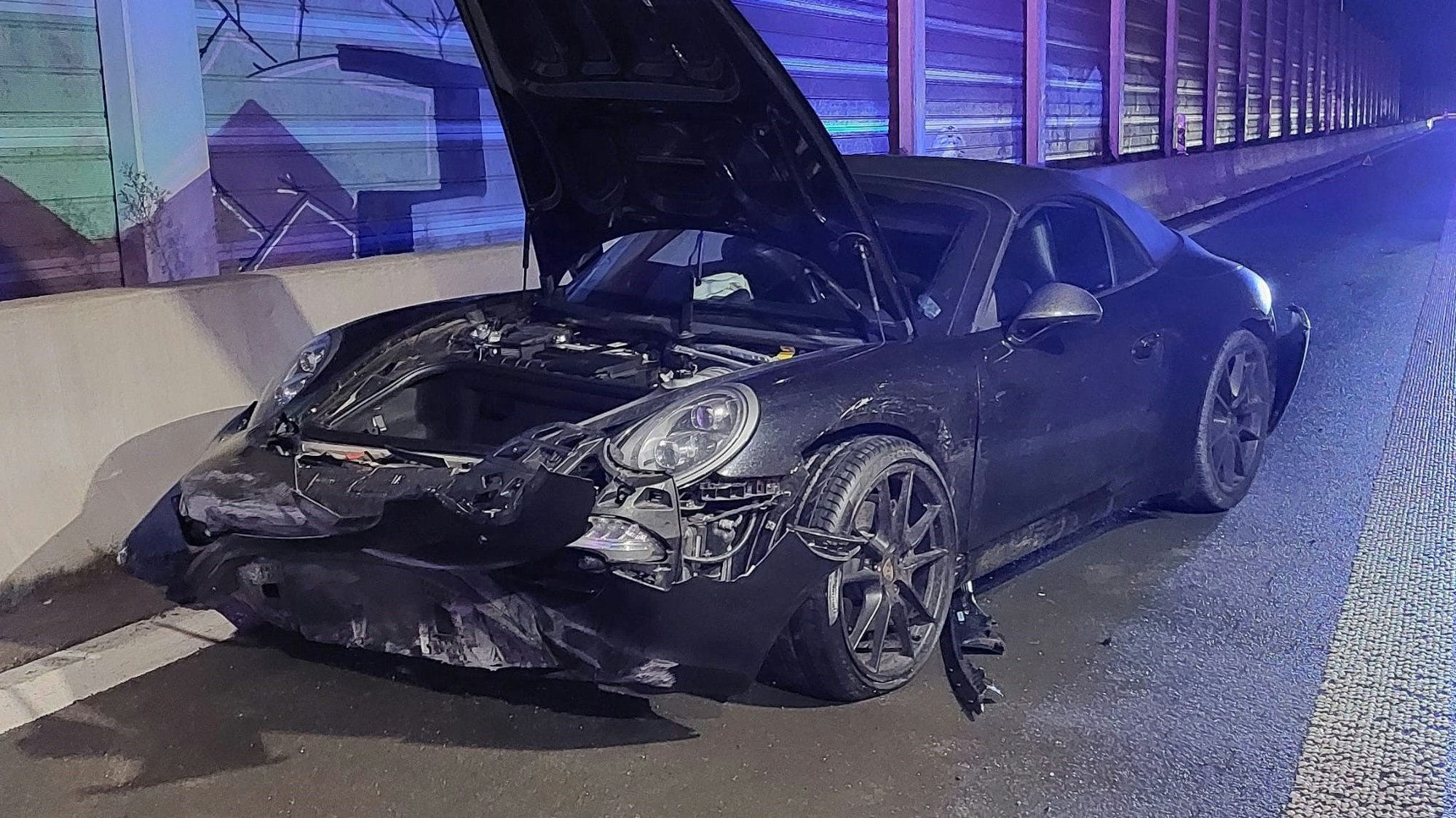 Ein Porsche hatte auf der A3 bei Lohmar die Kontrolle über das Fahrzeug verloren.