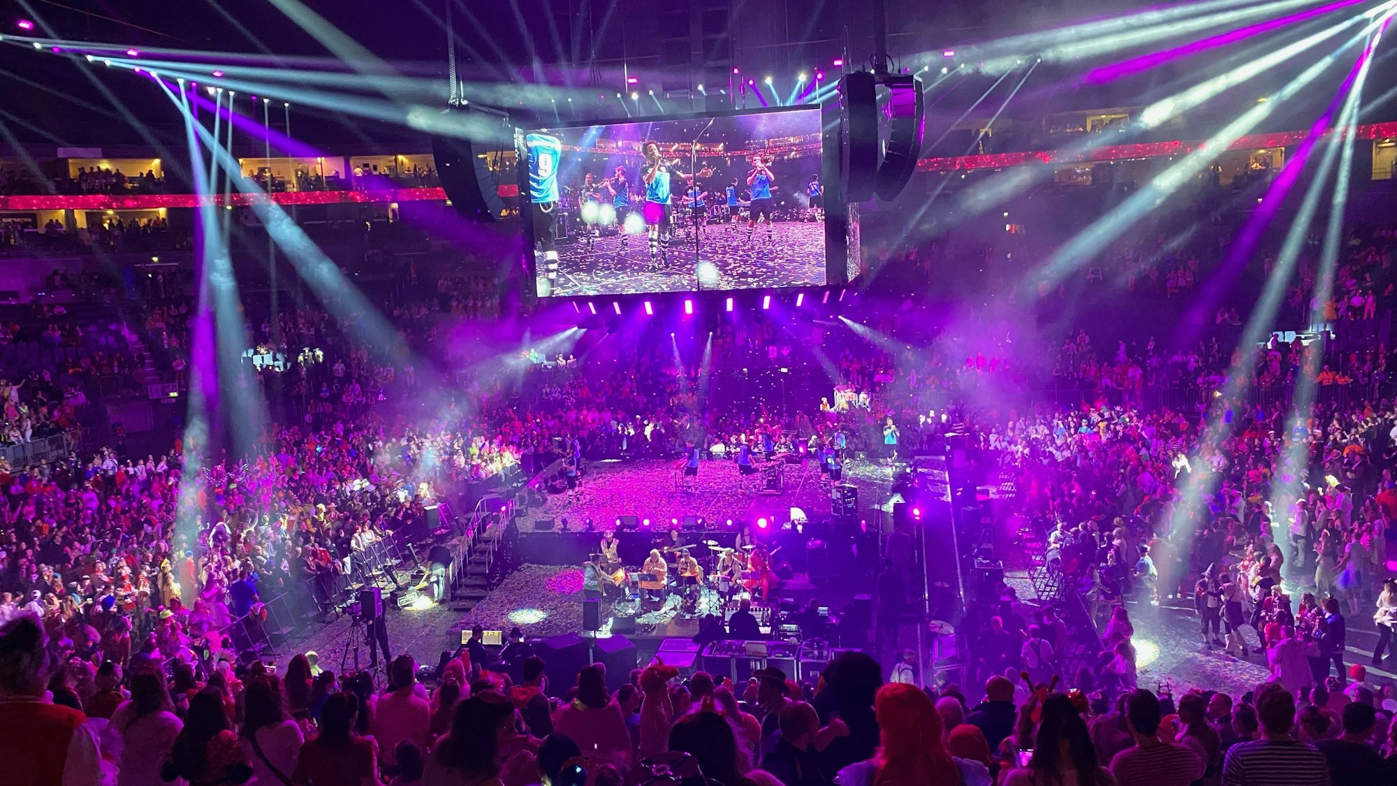 Partystimmung in der Arena am 11.11.