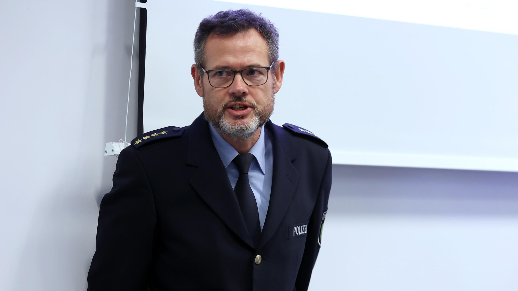 Frank Wißbaum, Polizei-Einsatzleiter, bei einer internen Einsatzbesprechung kurz vor dem 11.11.