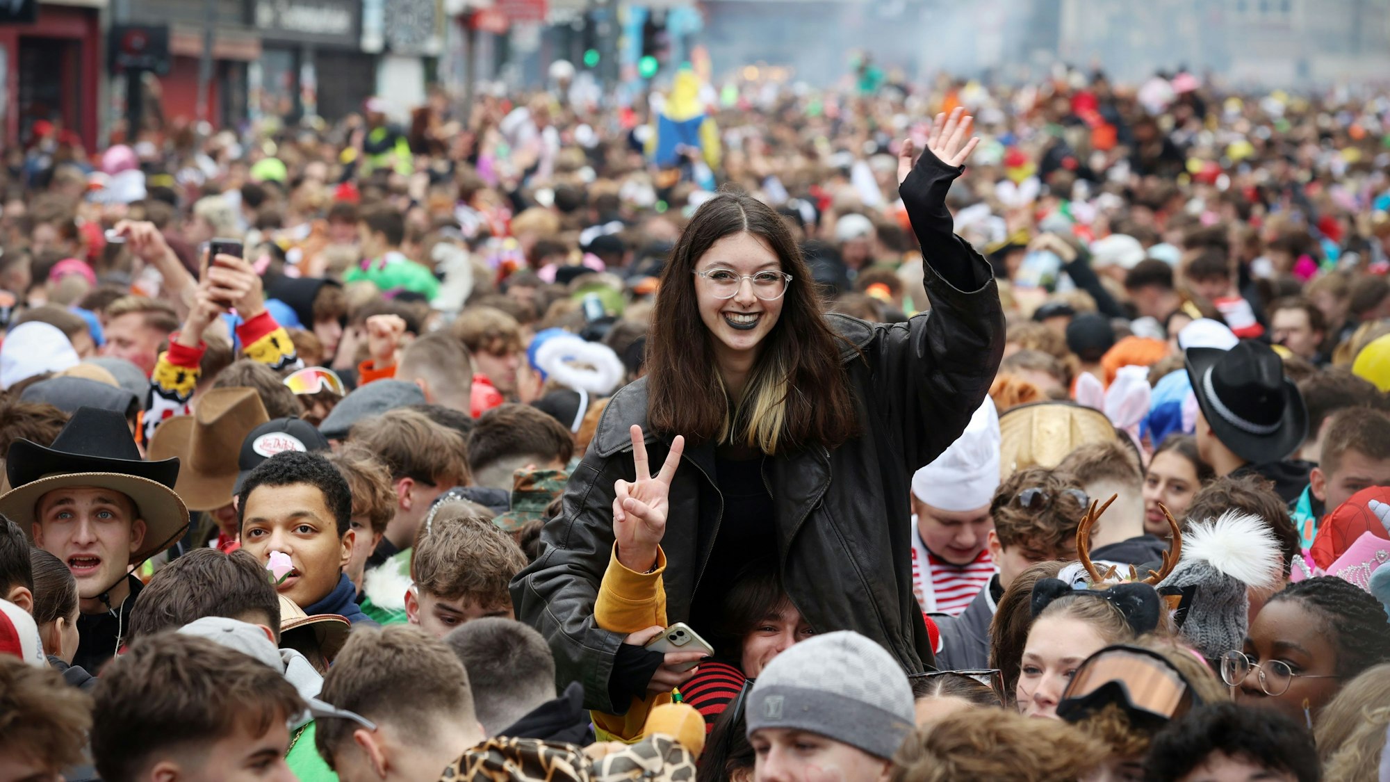 11.11.2023
Köln:
11.11 - Sessionsauftakt Kölner Karneval
Zülpicher Straße
Foto: Martina Goyert