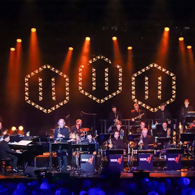 Makoto Ozone (links am Flügel) spielte mit der WDR-Big-Band im Erholungshaus.