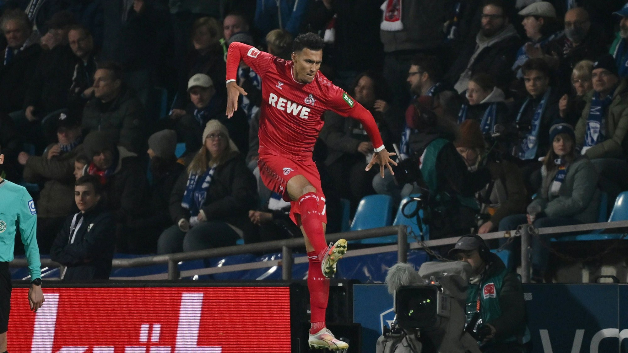 Davie Selke freut sich über seinen Treffer gegen den VfL Bochum.