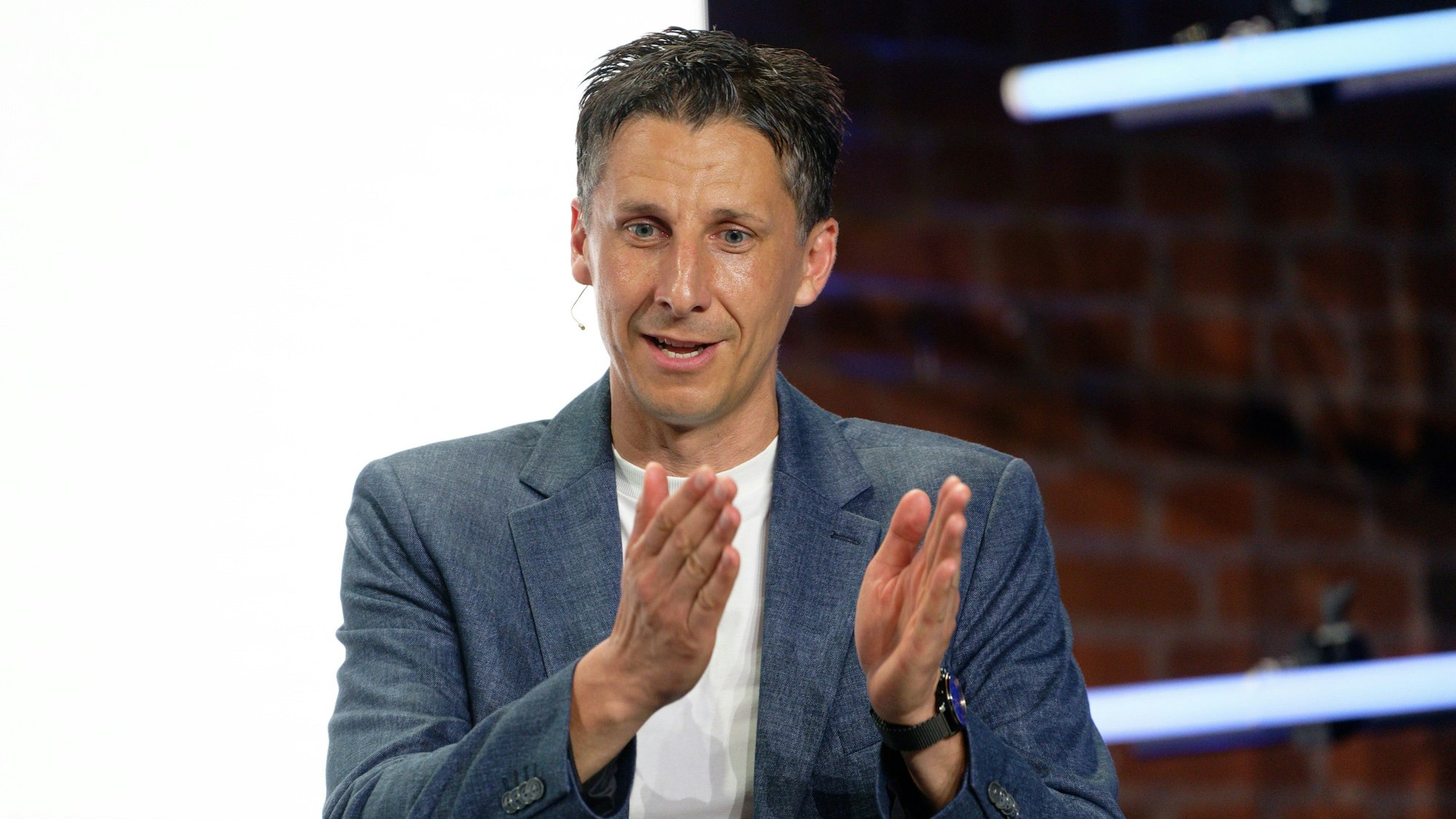 FC-Geschäftsführer Christian Keller stärkt Trainer Steffen Baumgart in der Krise den Rücken.