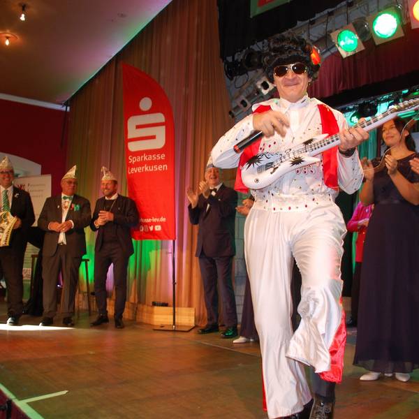 Prinz Mally I. trat bei der Prinzenvorstellung am Samstag im Elvis-Kostüm auf.