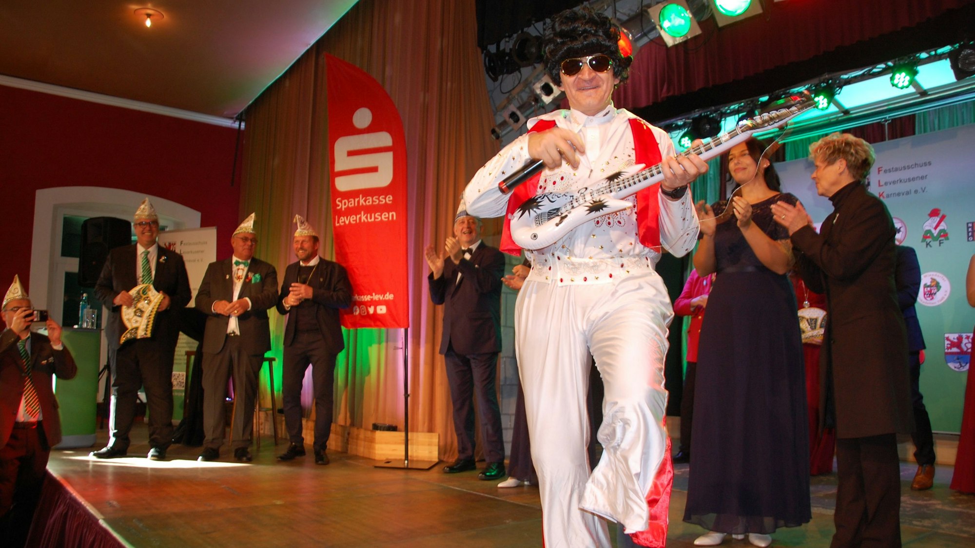 Prinz Mally I. trat bei der Prinzenvorstellung am Samstag im Elvis-Kostüm auf.