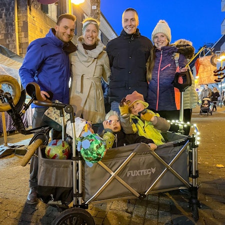 Freuten sich vor allem auf das Feuer: Toni V. (v.l.) und Christine V., Lars und Ursula B. mit Kindern.