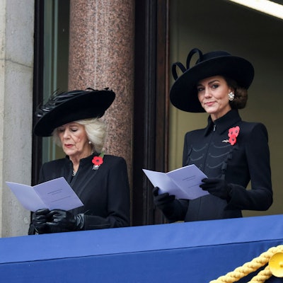 Die britische Königin Camilla und Kronprinzessin Kate nehmen am Sonntag an der jährlichen Gedenkfeier zum Volkstrauertag am Londoner Ehrenmal teil. Jedes Jahr gedenken Mitglieder der britischen Königsfamilie gemeinsam mit Politikern, Veteranen und der Öffentlichkeit der gefallenen Soldaten.