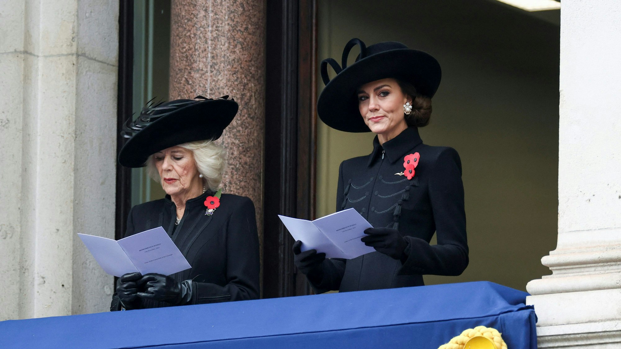 Die britische Königin Camilla und Kronprinzessin Kate nehmen am Sonntag an der jährlichen Gedenkfeier zum Volkstrauertag am Londoner Ehrenmal teil. Jedes Jahr gedenken Mitglieder der britischen Königsfamilie gemeinsam mit Politikern, Veteranen und der Öffentlichkeit der gefallenen Soldaten.