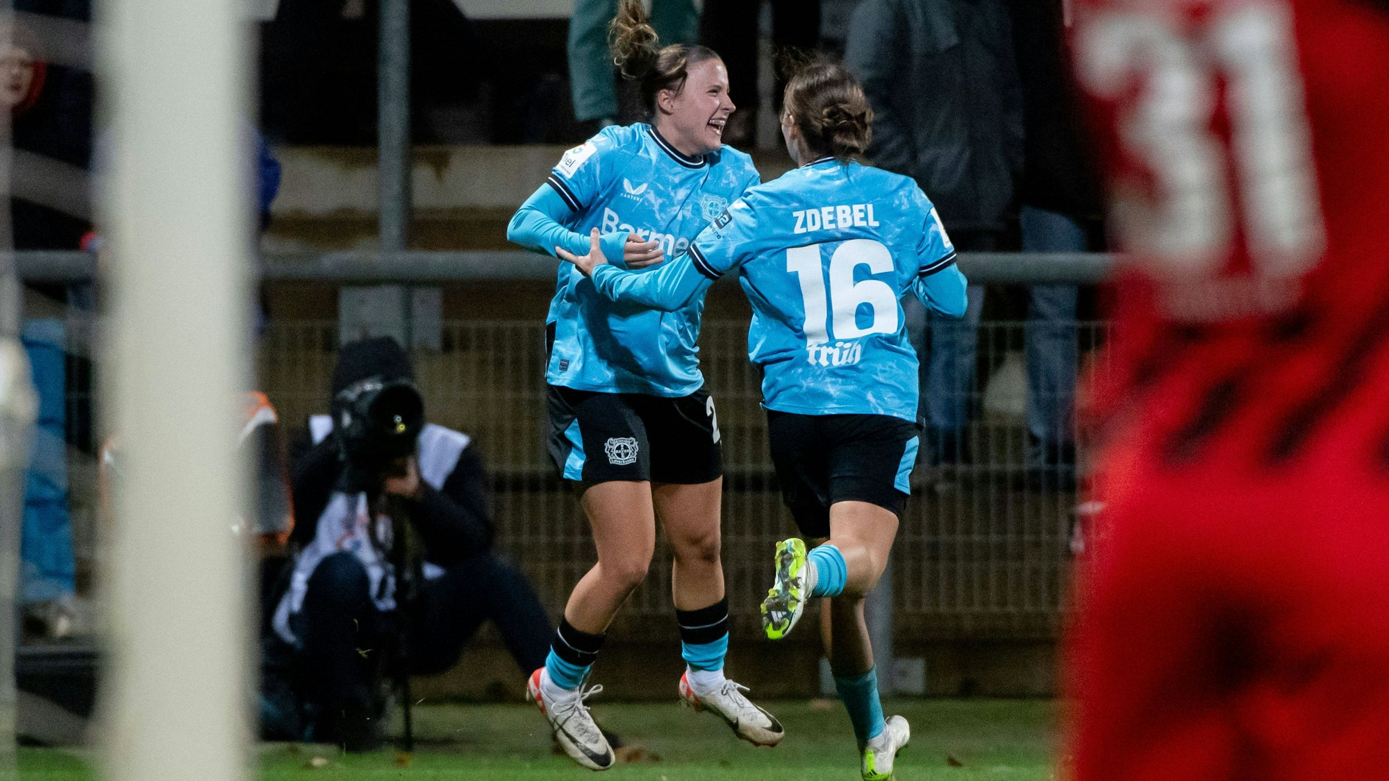 Estrella Merino Gonzalez Bayer 04 Leverkusen, 20, Sofie Zdebel Bayer 04 Leverkusen, 16 jubeln ueber das Tor zum 2:2, GER, Eintracht Frankfurt vs Bayer 04 Leverkusen, Fussball Google Pixel Frauen Bundesliga, 7. Spieltag, Saison 2023/2024, 10.11.2023 DFB regulations prohibit any use of photographs as image sequences and/or quasi-video GER, Eintracht Frankfurt vs Bayer 04 Leverkusen, Fussball Google Pixel Frauen Bundesliga, 7. Spieltag, Saison 2023/2024, 10.11.2023 Frankfurt *** Estrella Merino Gonzalez Bayer 04 Leverkusen, 20 , Sofie Zdebel Bayer 04 Leverkusen, 16 celebrating the goal for 2 2, GER, Eintracht Frankfurt vs Bayer 04 Leverkusen, Football Google Pixel Womens Bundesliga, 7 Matchday, Season 2023 2024, 10 11 2023 DFB regulations prohibit any use of photographs as image sequences and or quasi video GER, Eintracht Frankfurt vs Bayer 04 Leverkusen, Football Google Pixel Womens Bundesliga, 7 Matchday, Season 2023 2024, 10 11 2023 Frankfurt Copyright: xEibner-Pressefoto/Memmlerx EP_MMR