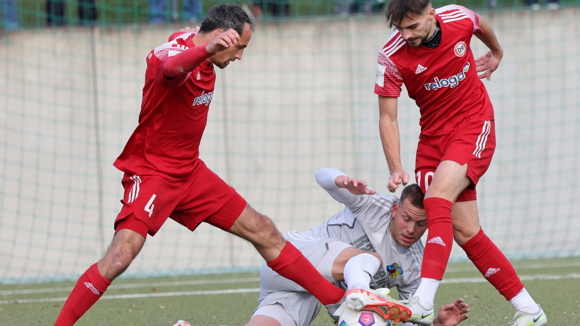Andy Habl und Thomas Idel im Zweikampf mit dem Gegner