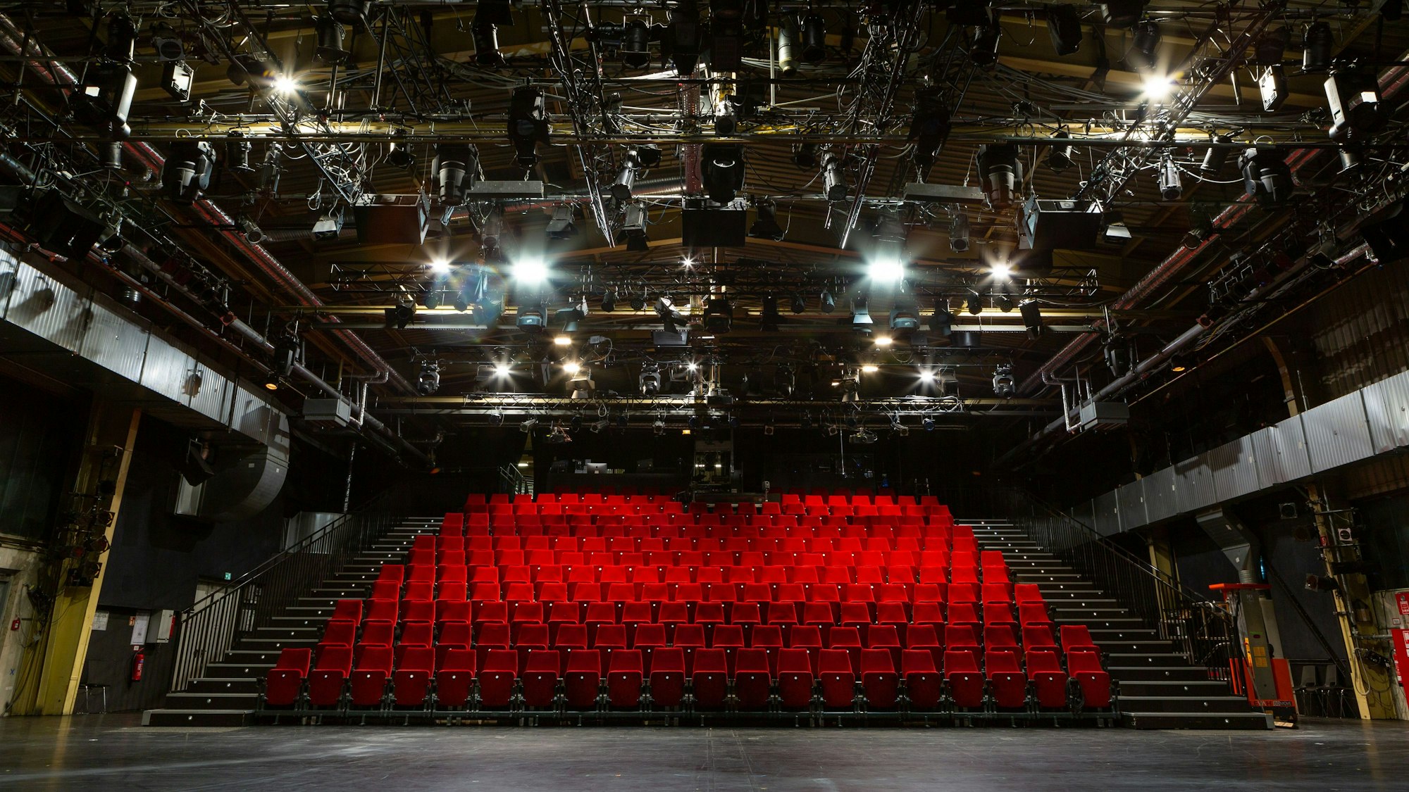 Blick ins Depot 2 des Schauspiels Köln