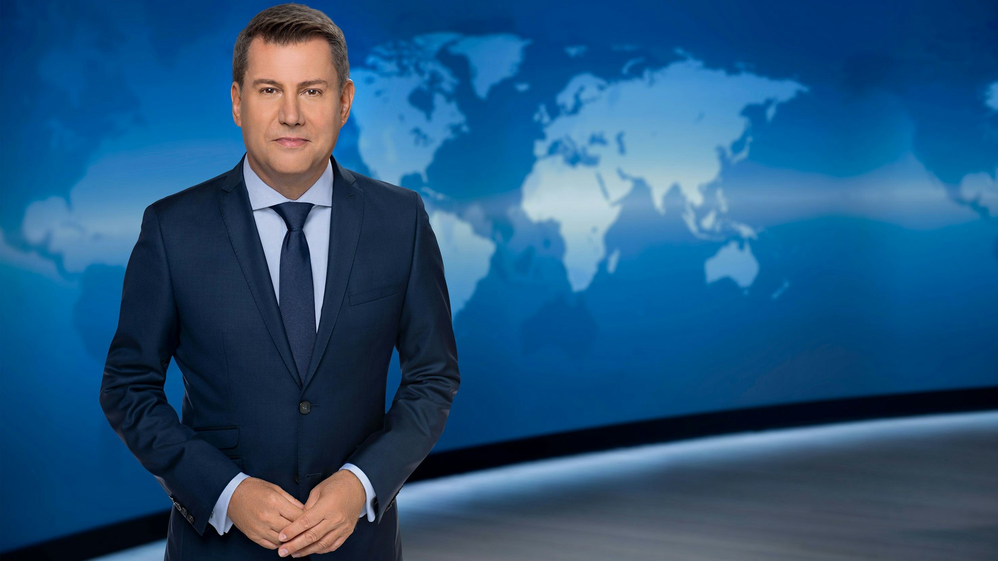 Moderator Jens Riewa ist ein bekanntes Gesicht der Tagesschau. Unbekannte haben eine Fake-Aufnahme der Tagesschau mit KI erstellt. (Symbolbild)