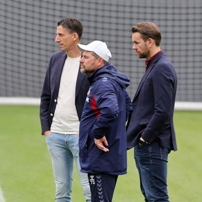 1. FC Köln, Training, von links: Christian Keller, Steffen Baumgart, Thomas Kessler 1. FC Köln. 05.10.2023, Bild: *** 1 FC Cologne, training, from left Christian Keller, Steffen Baumgart, Thomas Kessler 1 FC Cologne 05 10 2023, picture