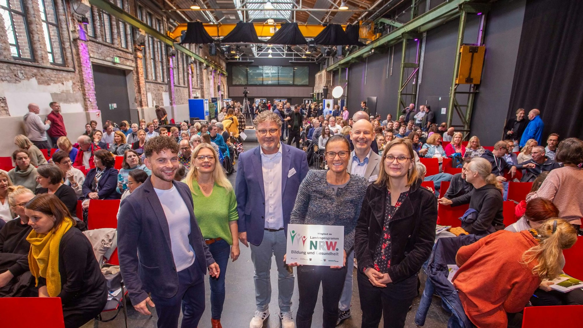 Blick in die Halle 32 mit Lehrern und Gastrednerin