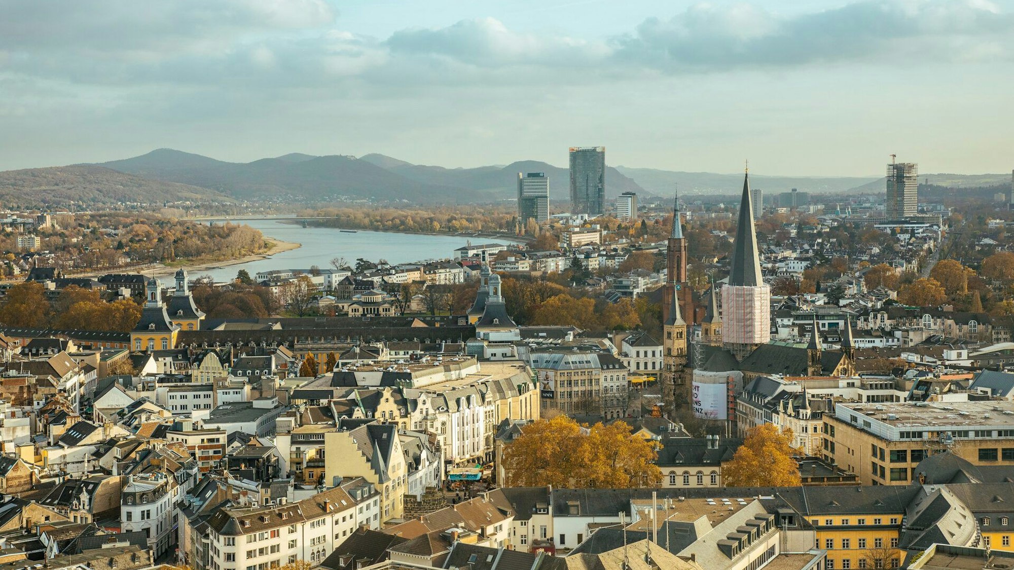 Auch die Bundesstadt Bonn (hier ein Archivfoto) nimmt in der Kaufkraft-Statistik keinen rühmlichen Platz ein.